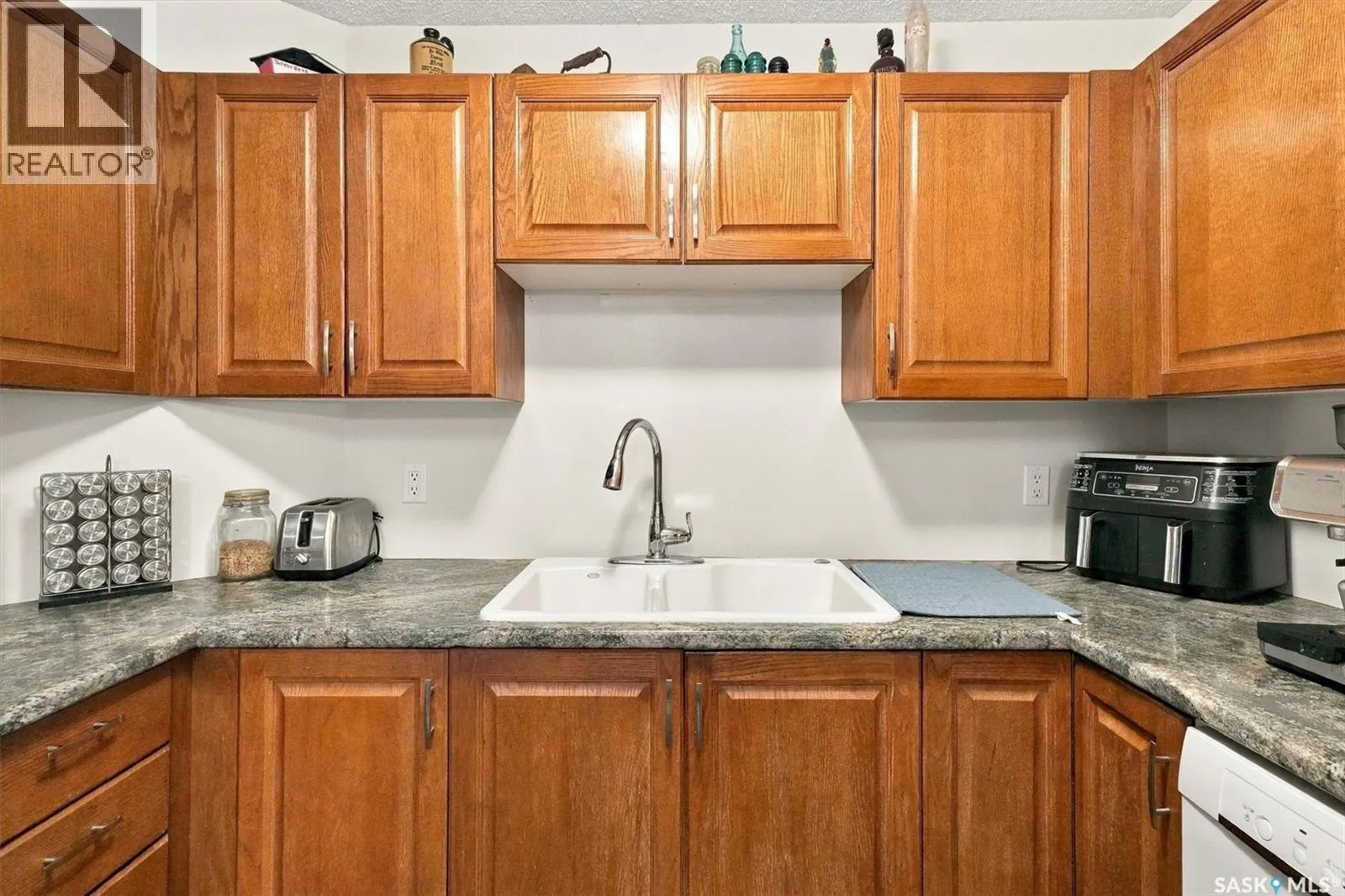 306 3220 33rd STREET W