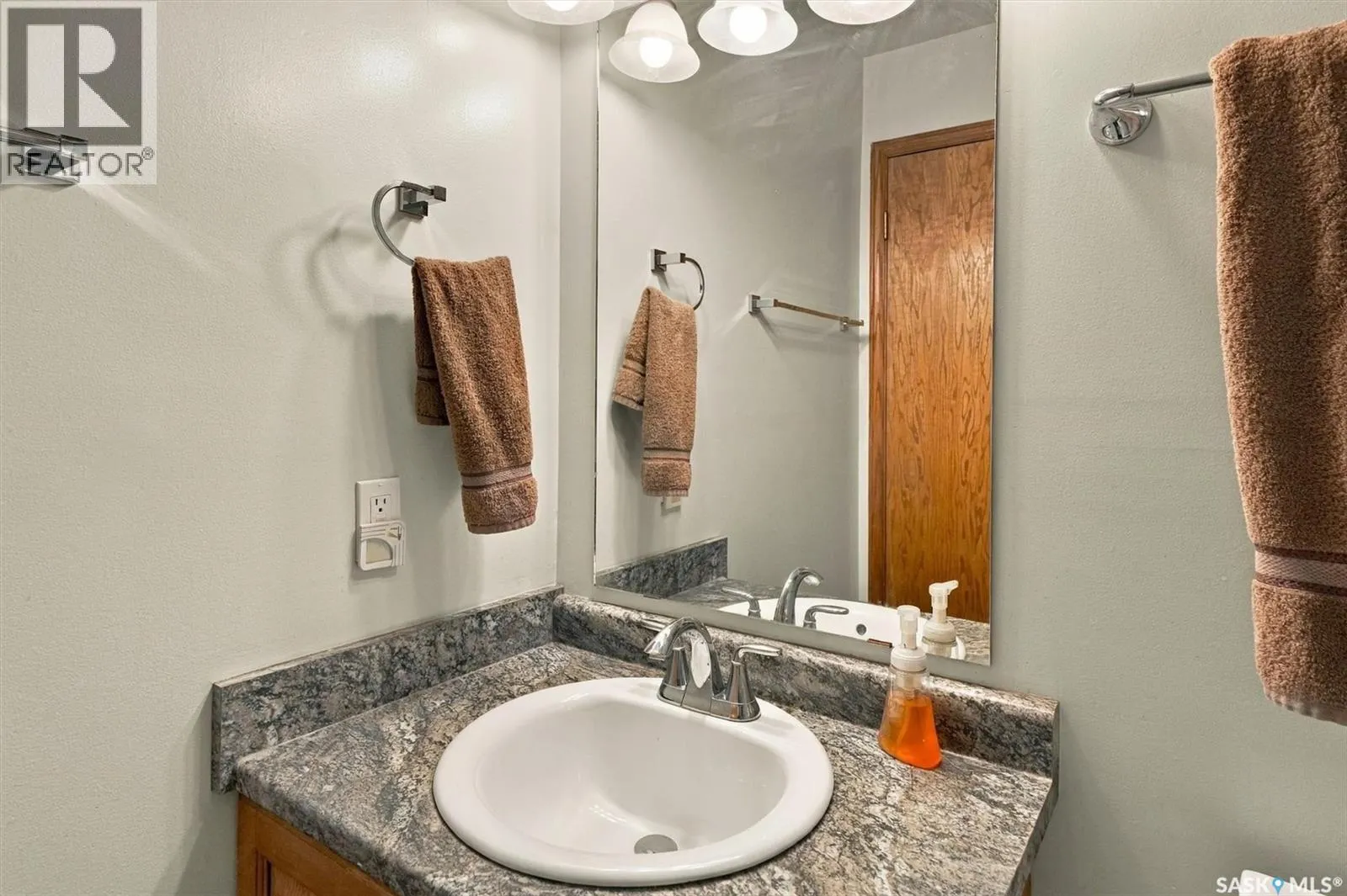 306 3220 33rd STREET W