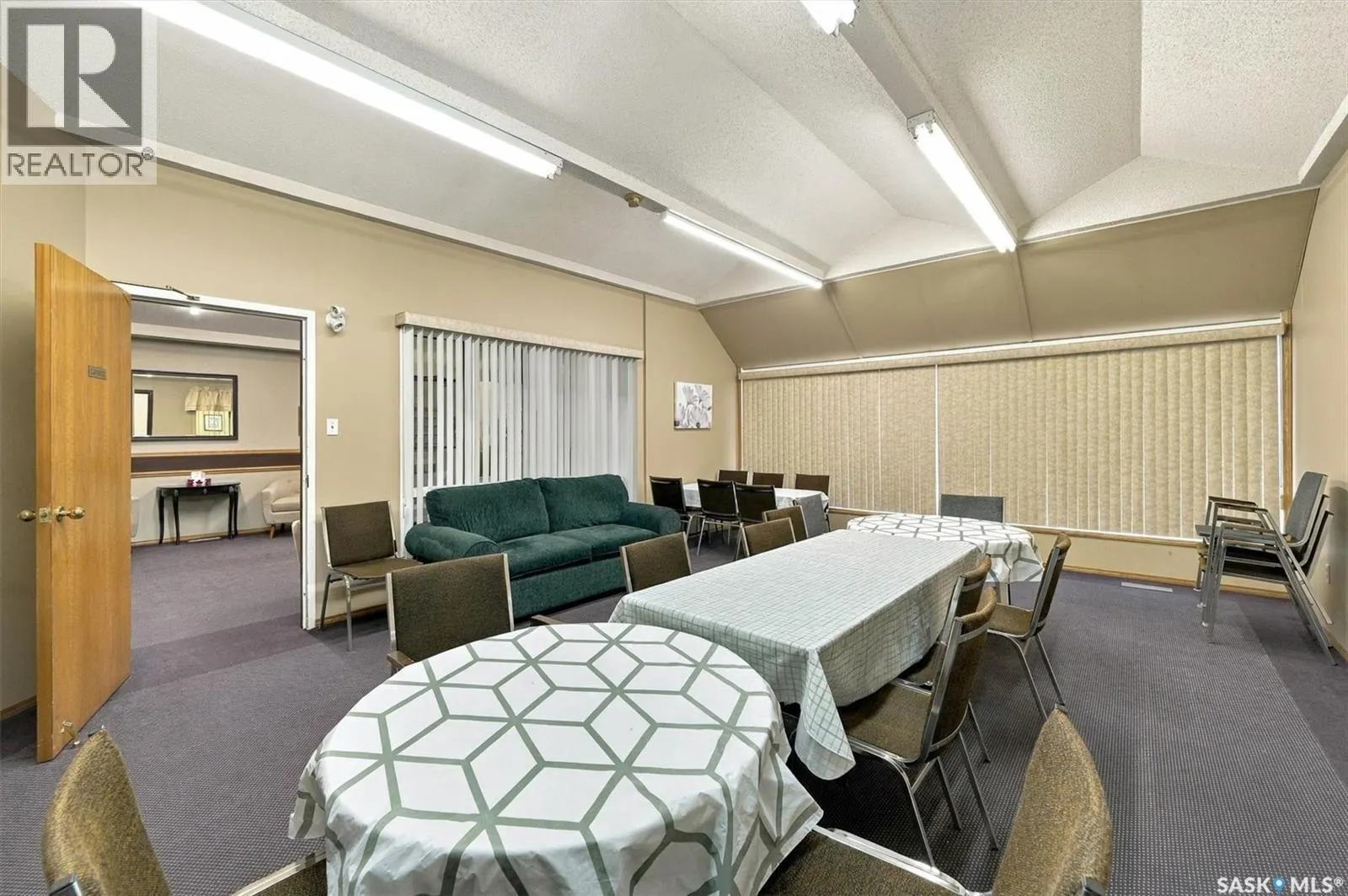 306 3220 33rd STREET W