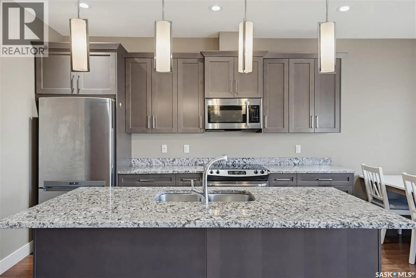 20 1550 Paton CRESCENT