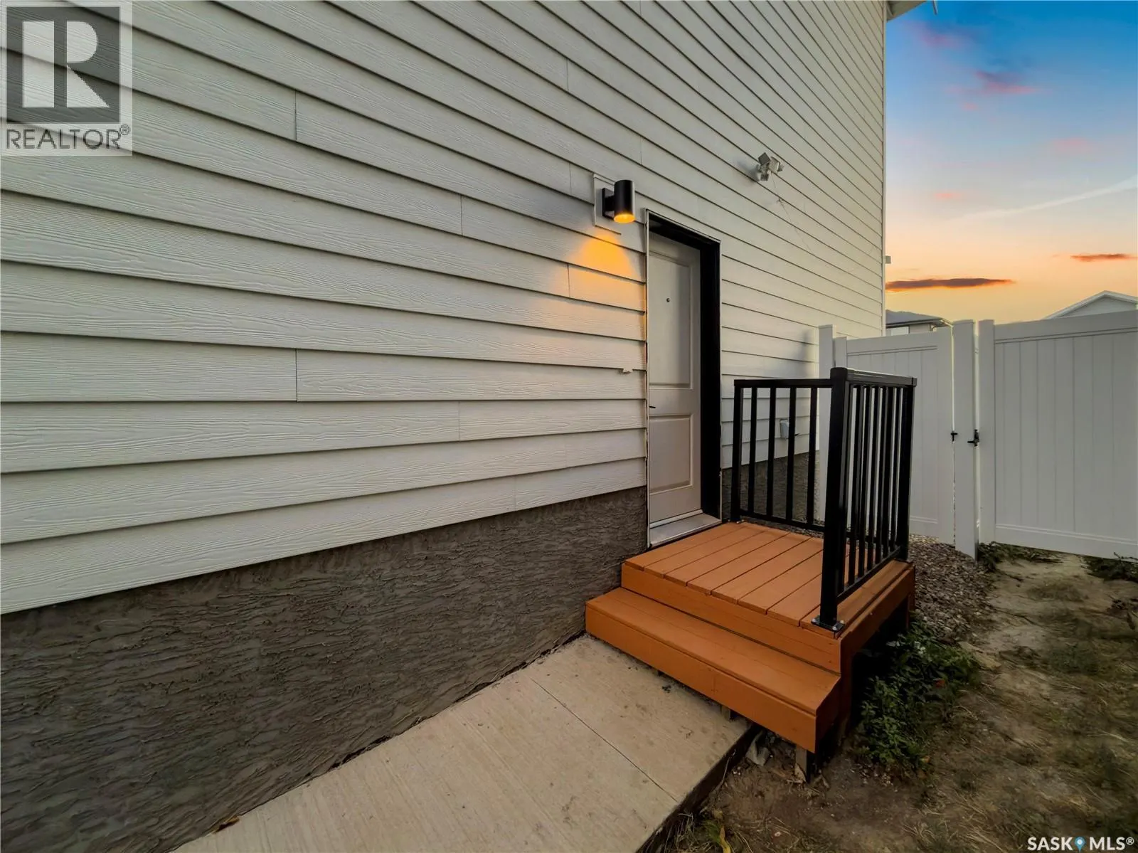 148 Rosewood BOULEVARD E
