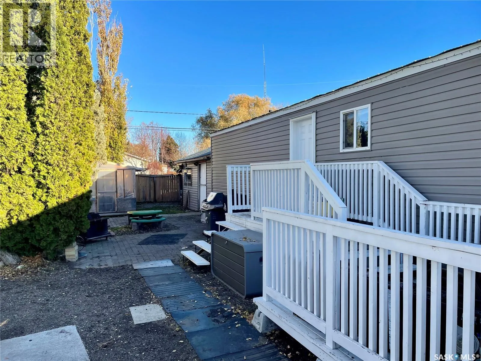 341 Hawkes STREET