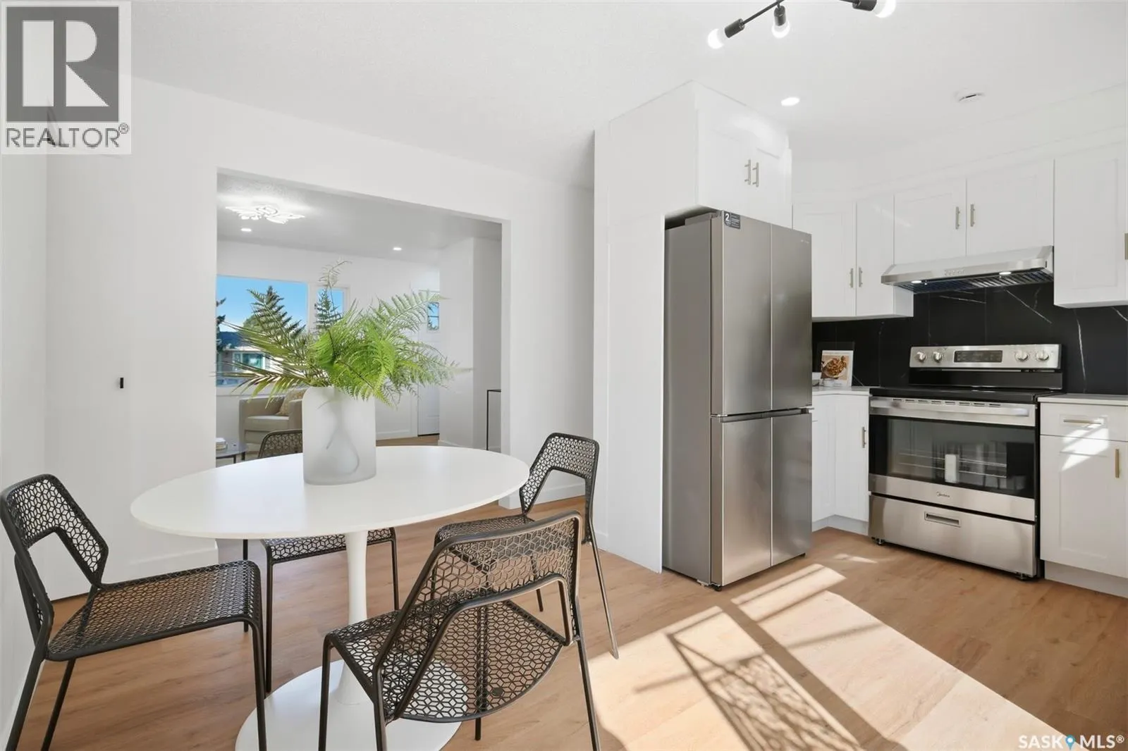 3805 Diefenbaker DRIVE
