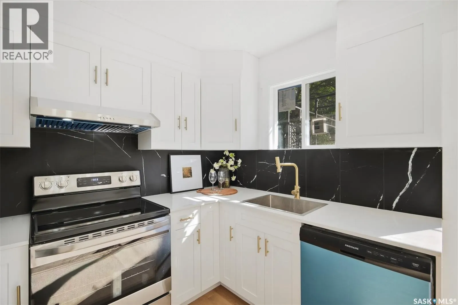 3805 Diefenbaker DRIVE