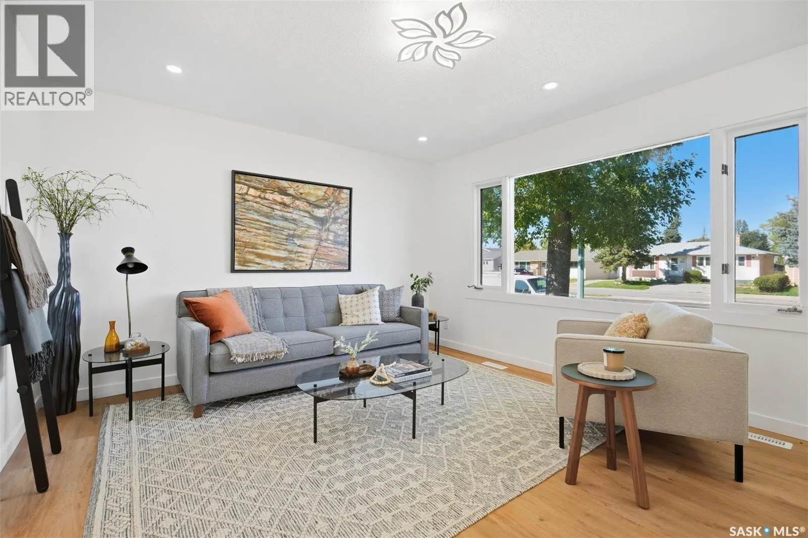 3805 Diefenbaker DRIVE