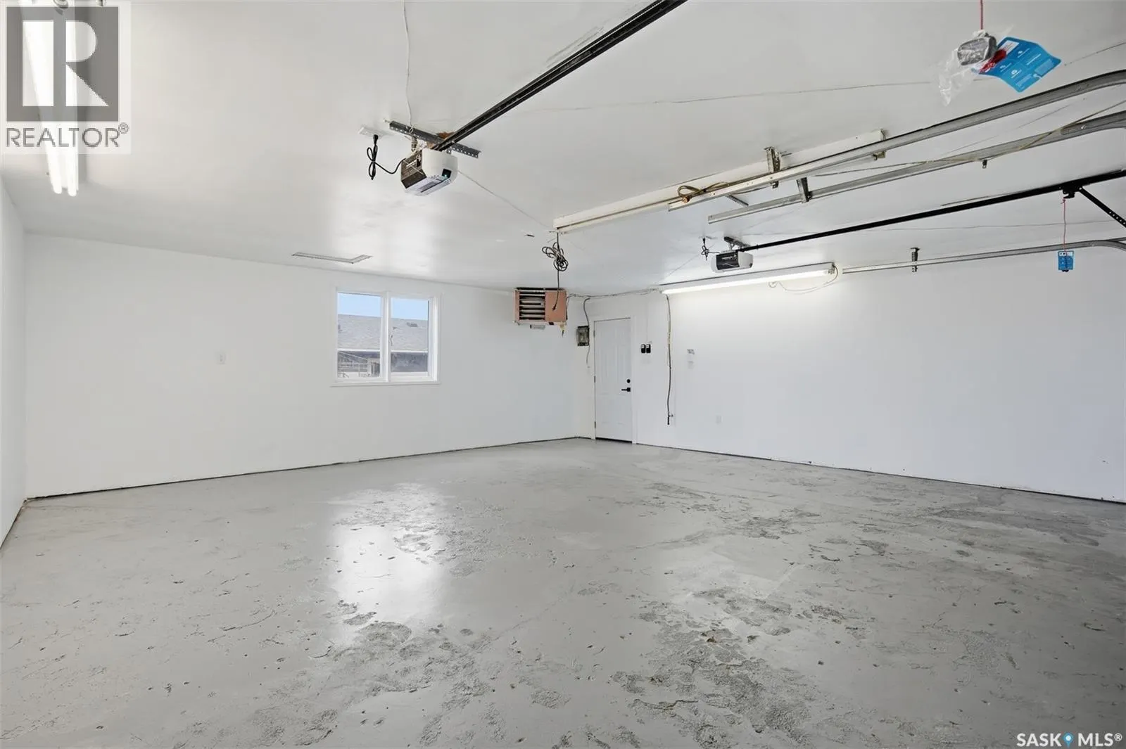 3805 Diefenbaker DRIVE