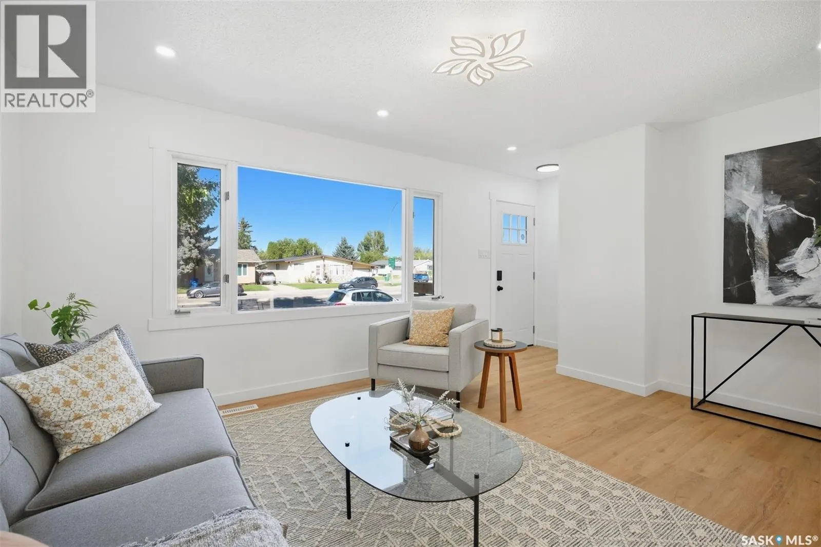 3805 Diefenbaker DRIVE