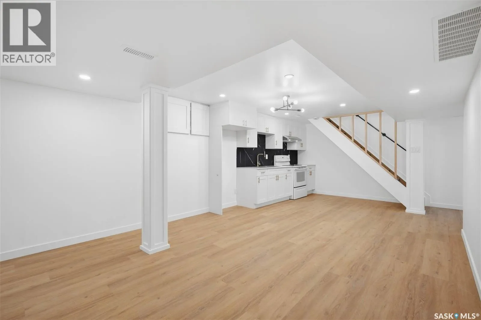 3805 Diefenbaker DRIVE