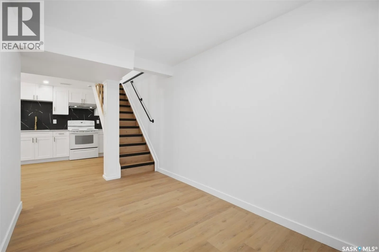 3805 Diefenbaker DRIVE