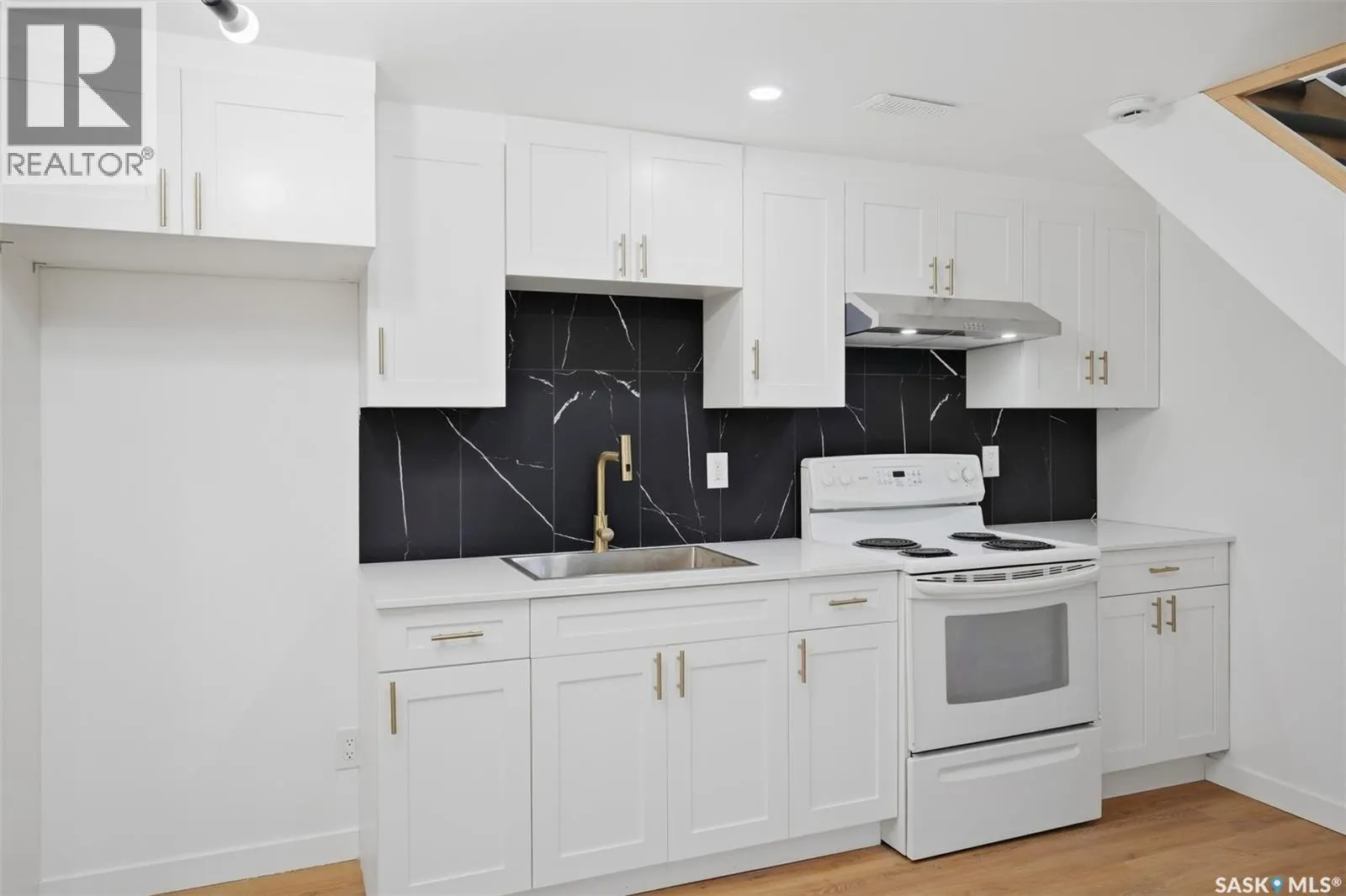 3805 Diefenbaker DRIVE