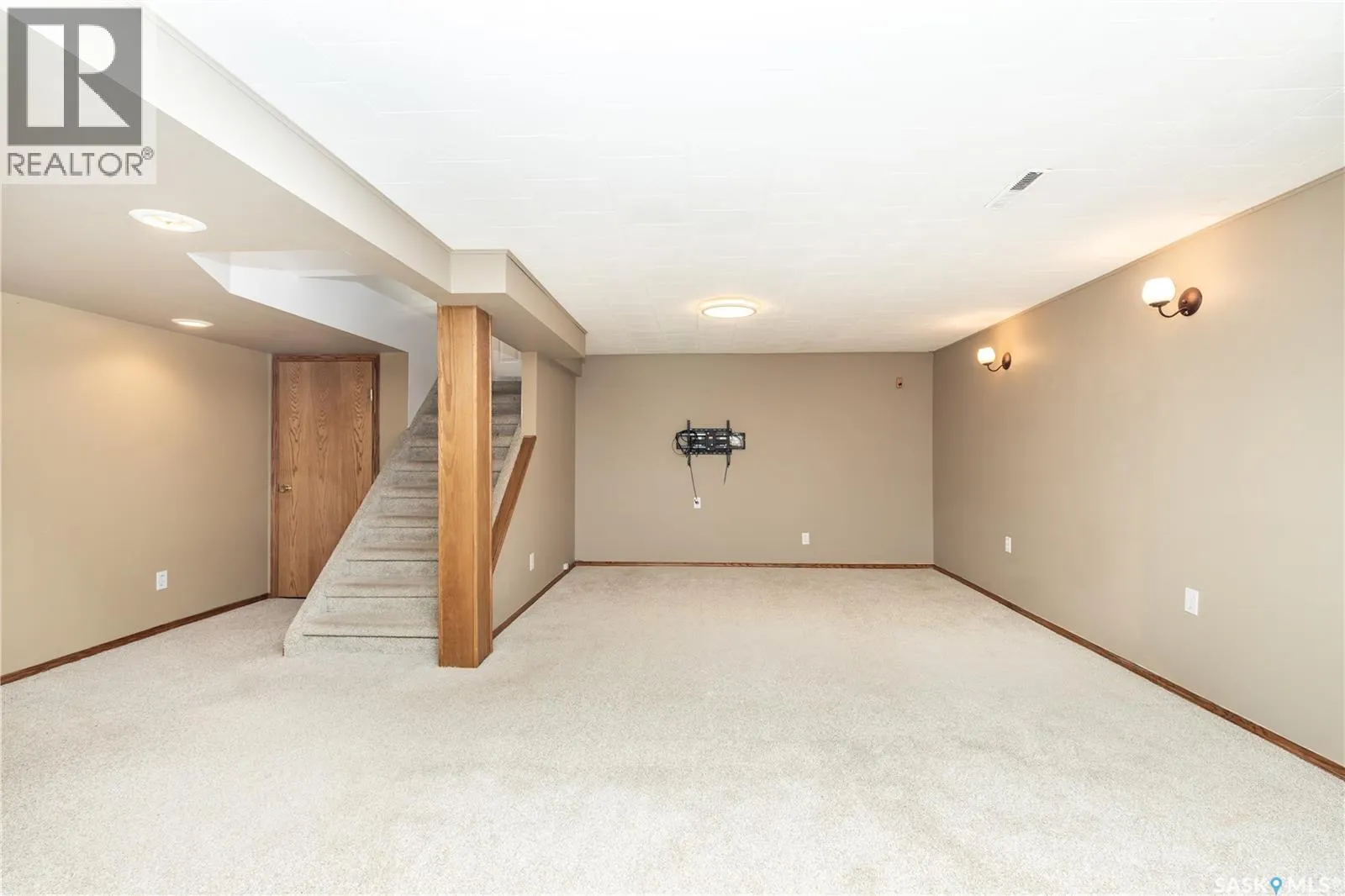 2611 Woodward AVENUE