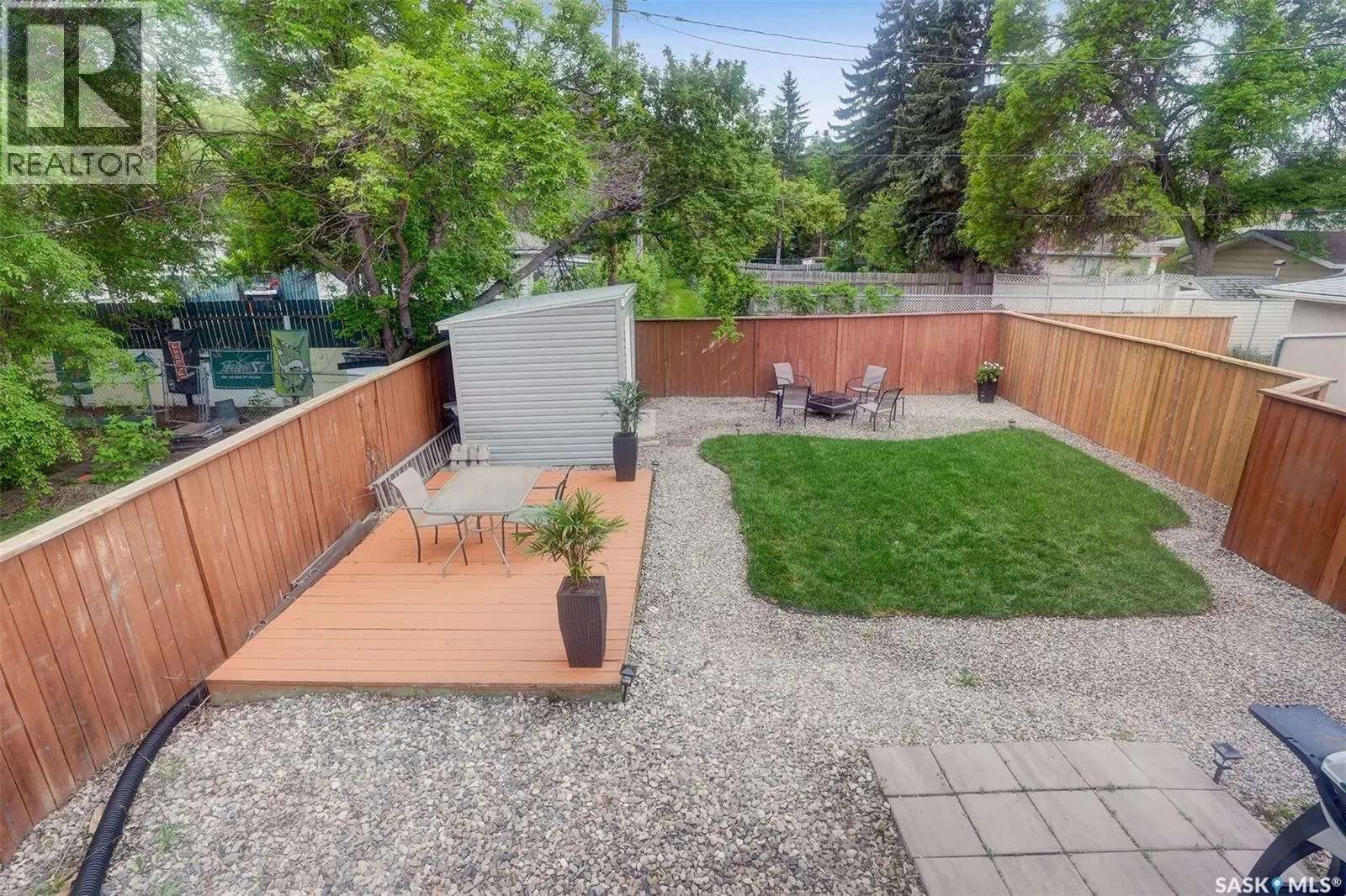 209 Douglas AVENUE E