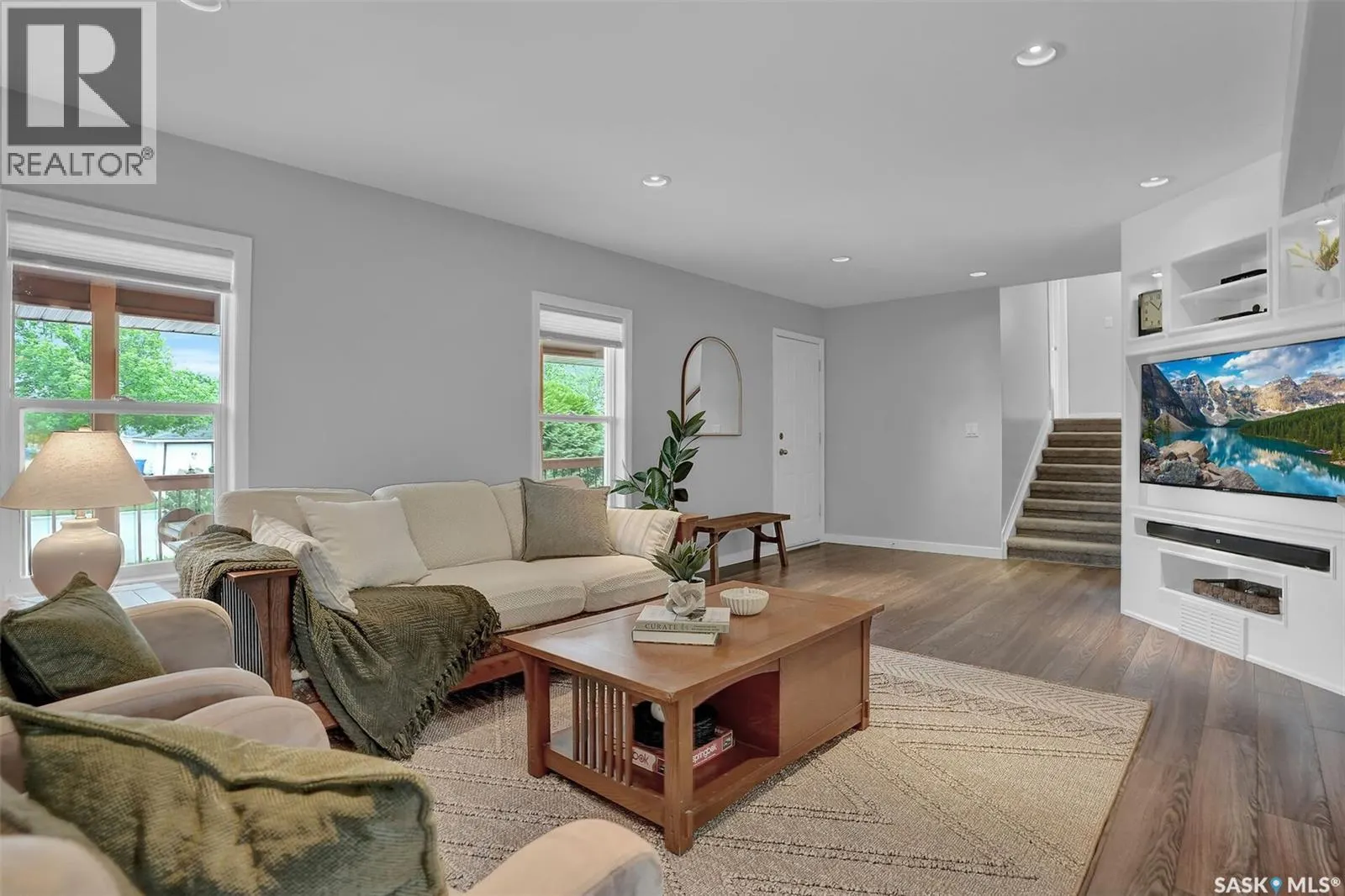 209 Douglas AVENUE E