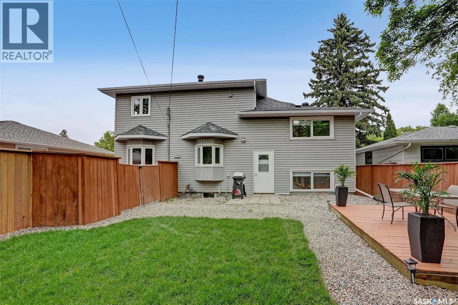 209 Douglas AVENUE E