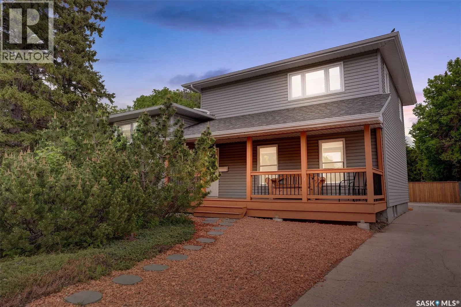 209 Douglas AVENUE E