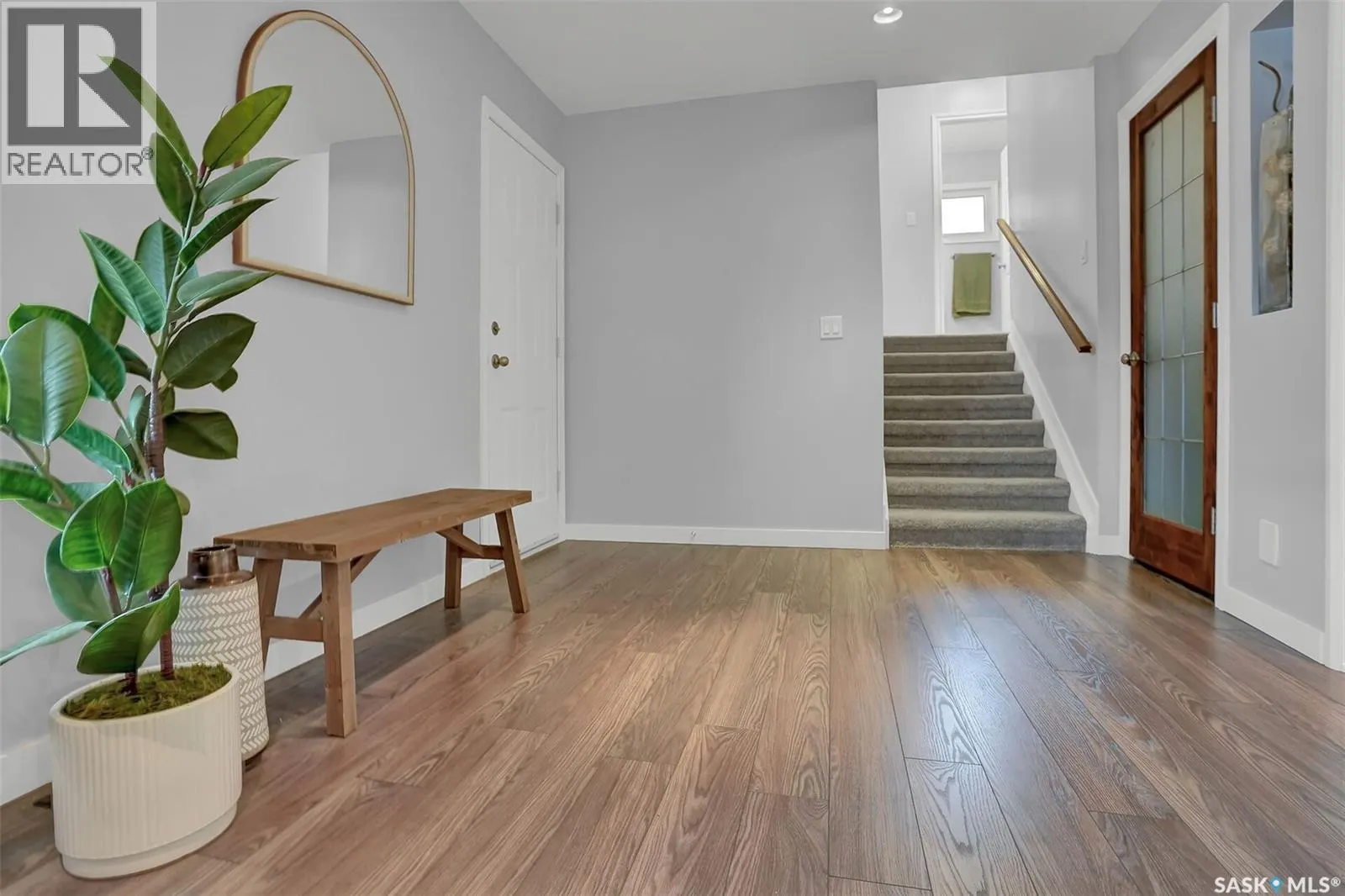 209 Douglas AVENUE E