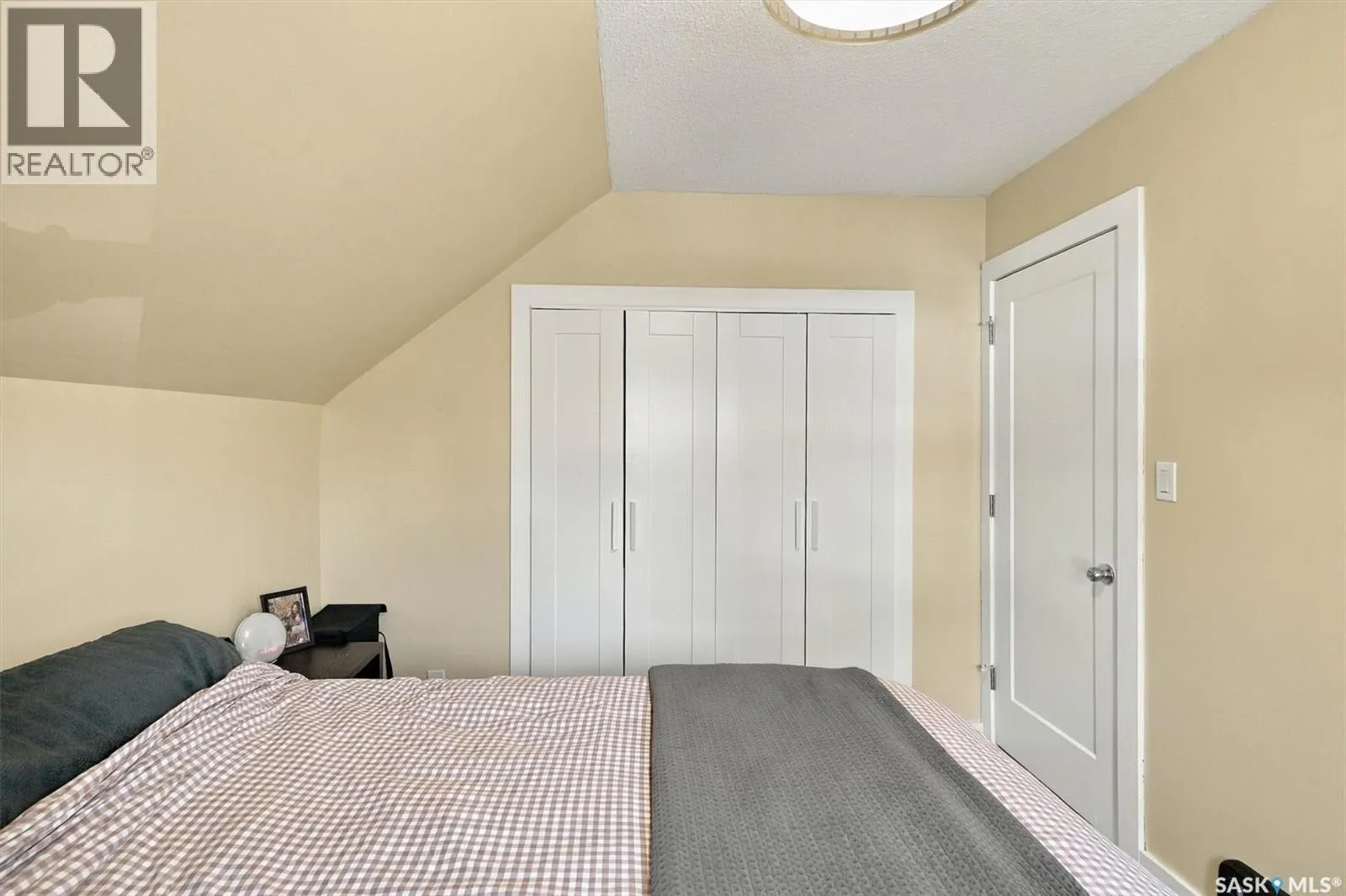 528 G AVENUE S