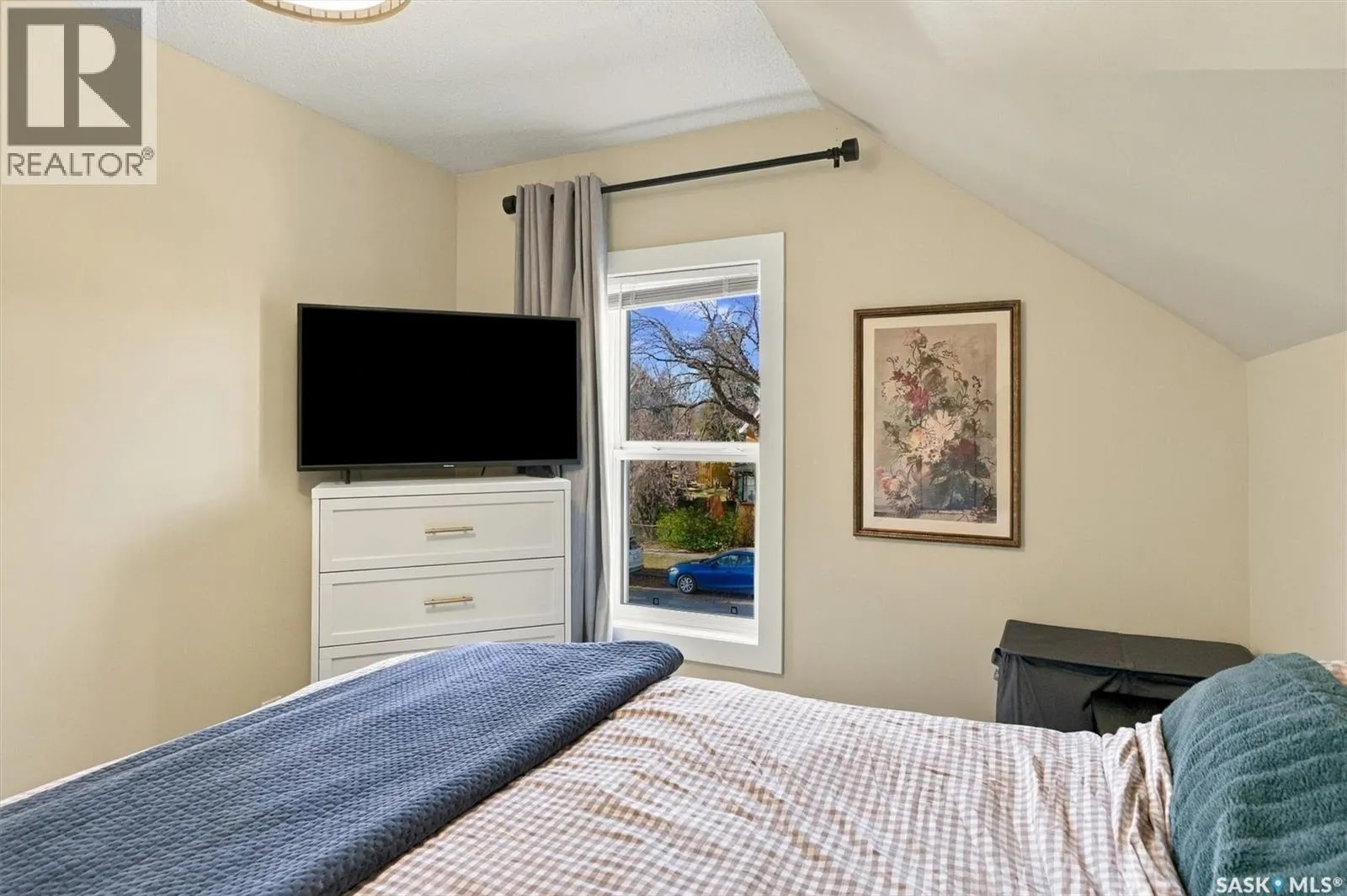 528 G AVENUE S