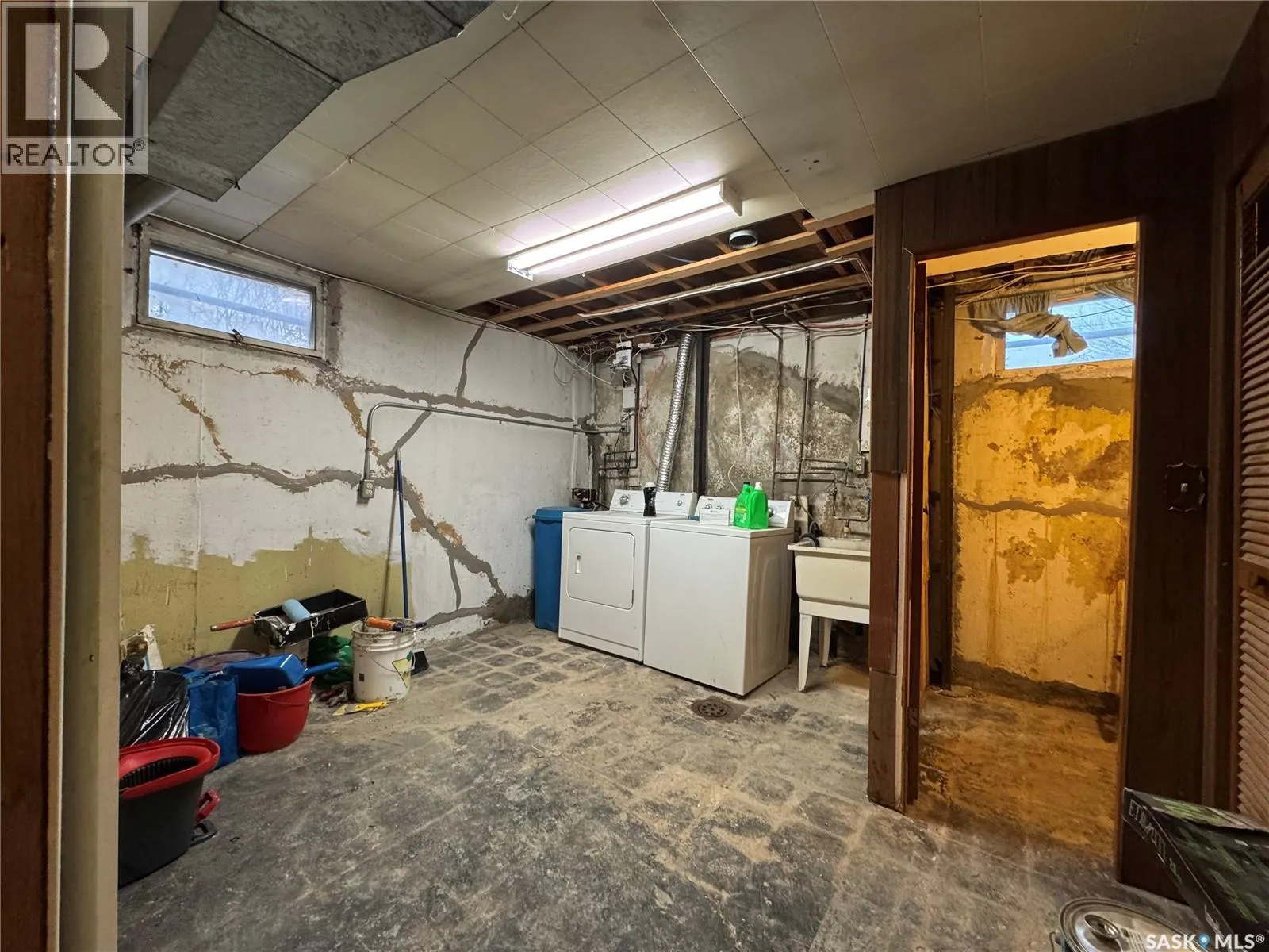 158 Rose STREET N