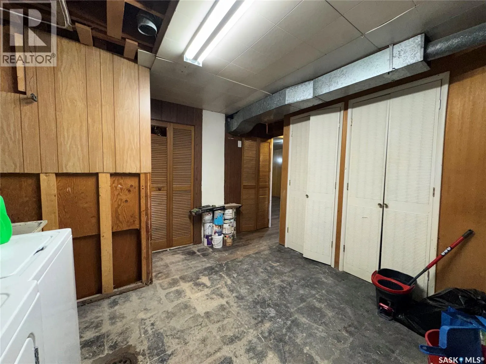 158 Rose STREET N