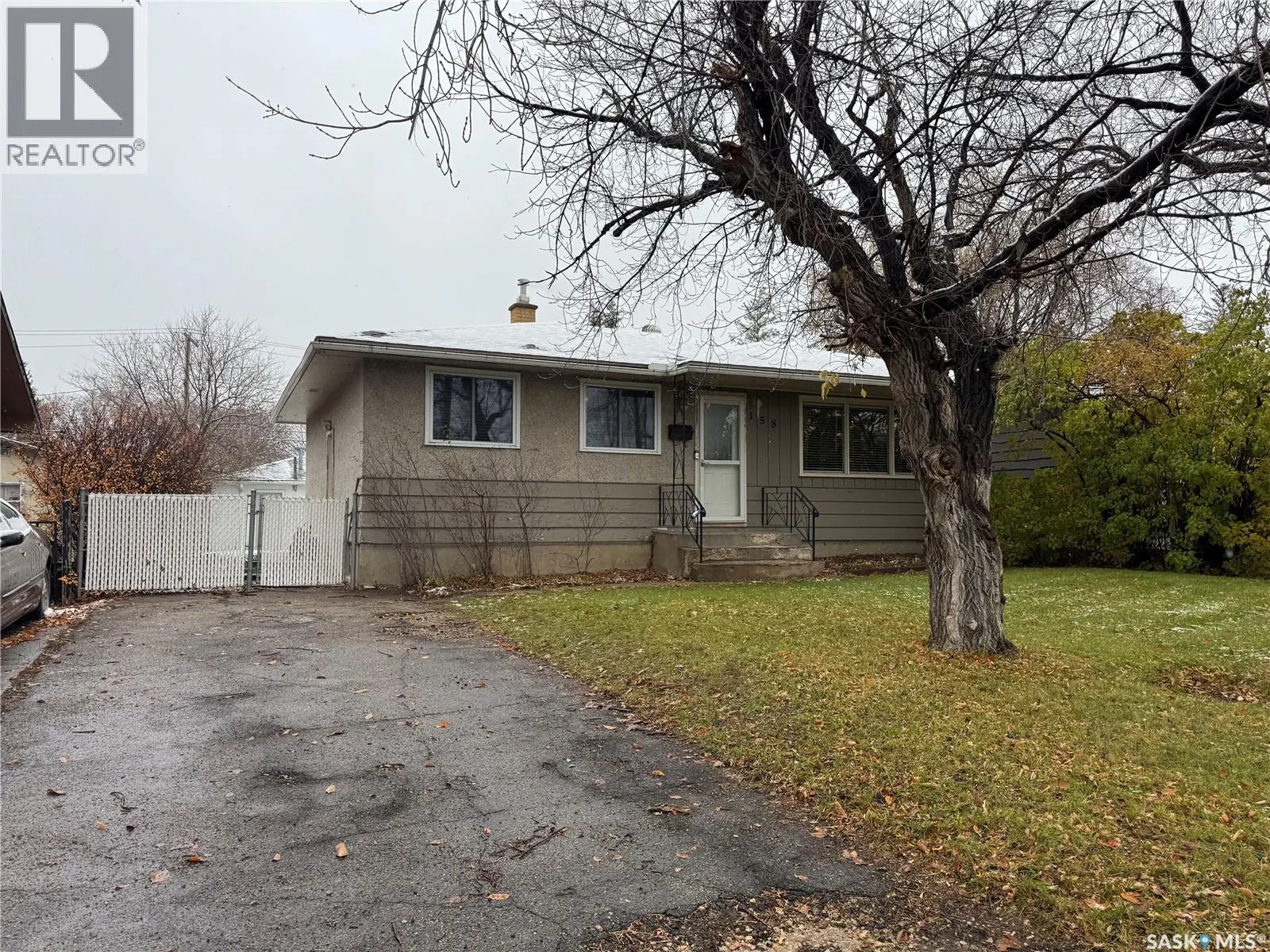 158 Rose STREET N