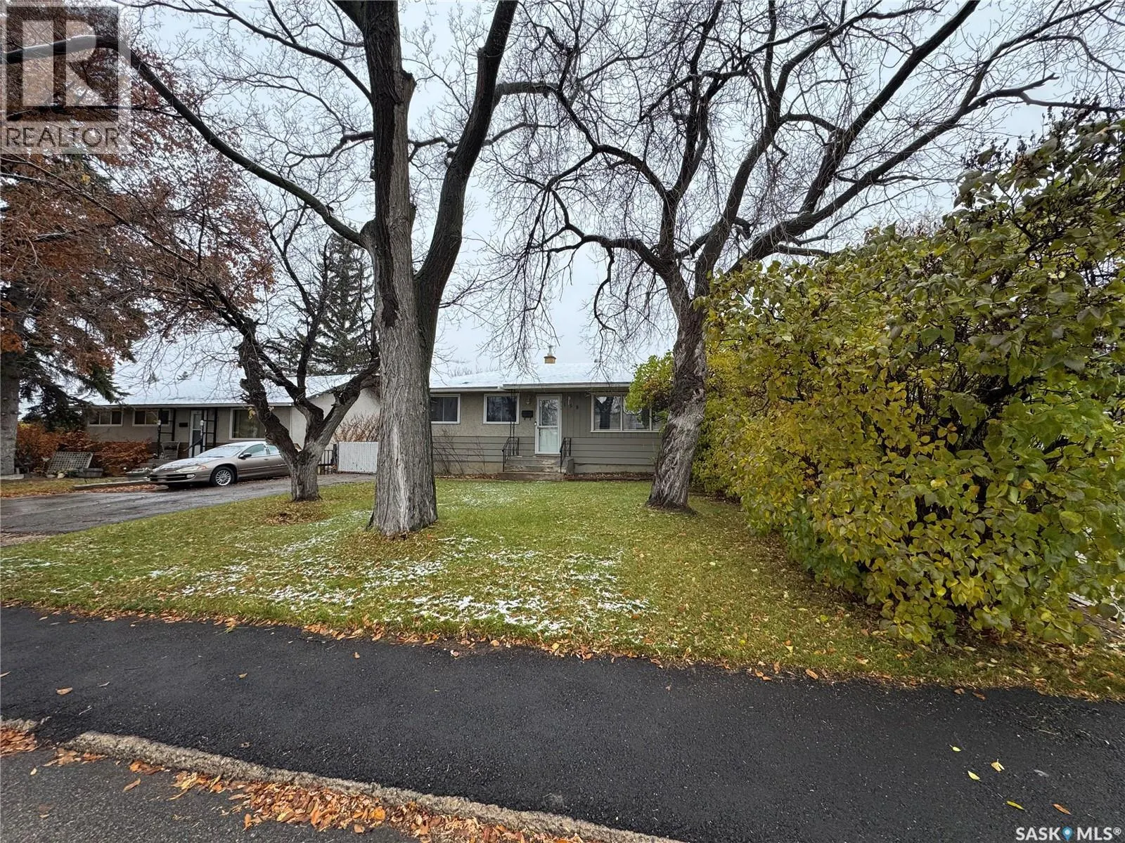 158 Rose STREET N