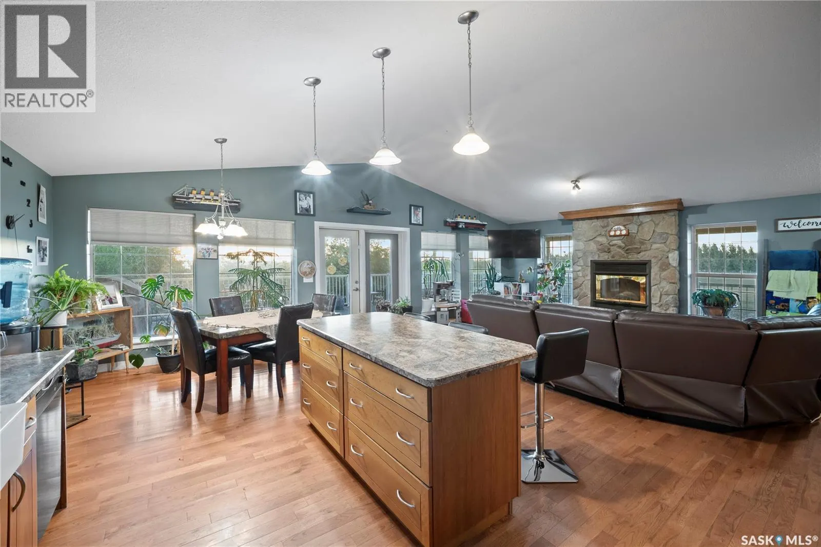 202 Alfred CRESCENT