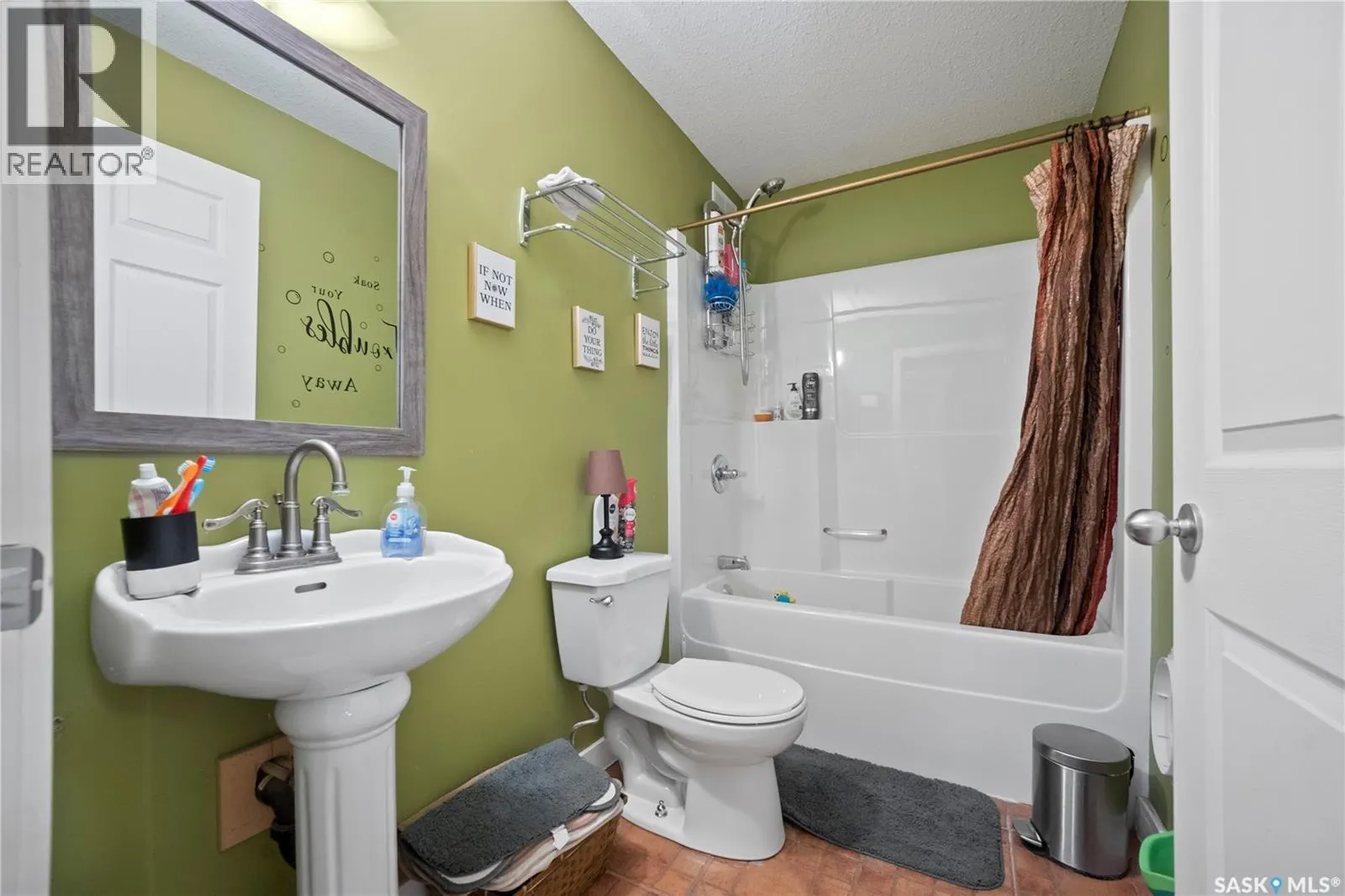 202 Alfred CRESCENT
