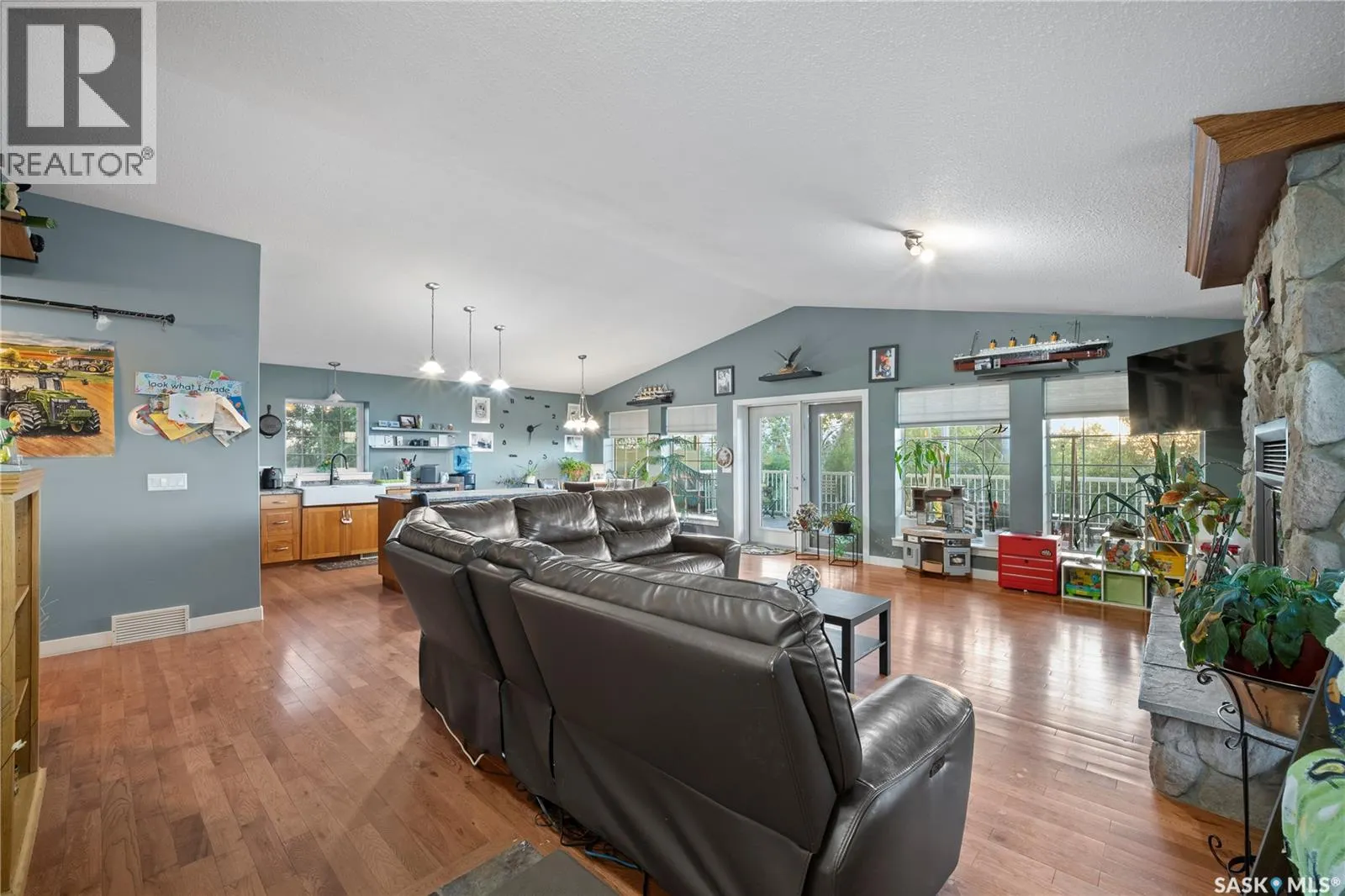 202 Alfred CRESCENT