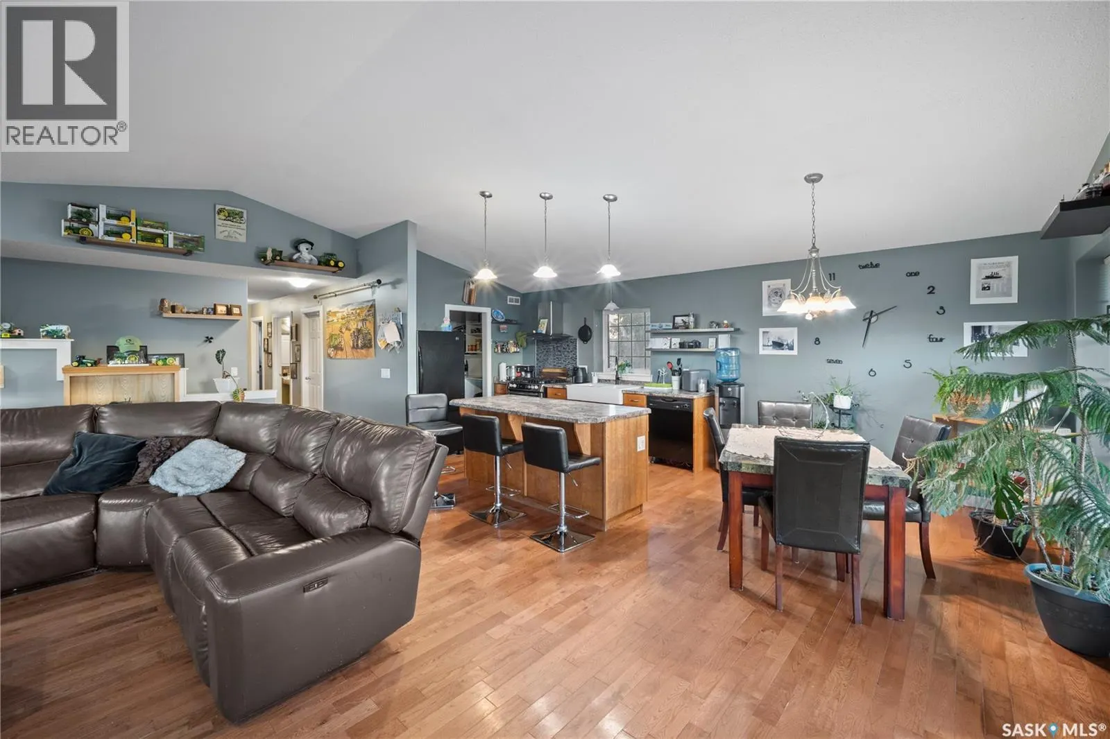 202 Alfred CRESCENT
