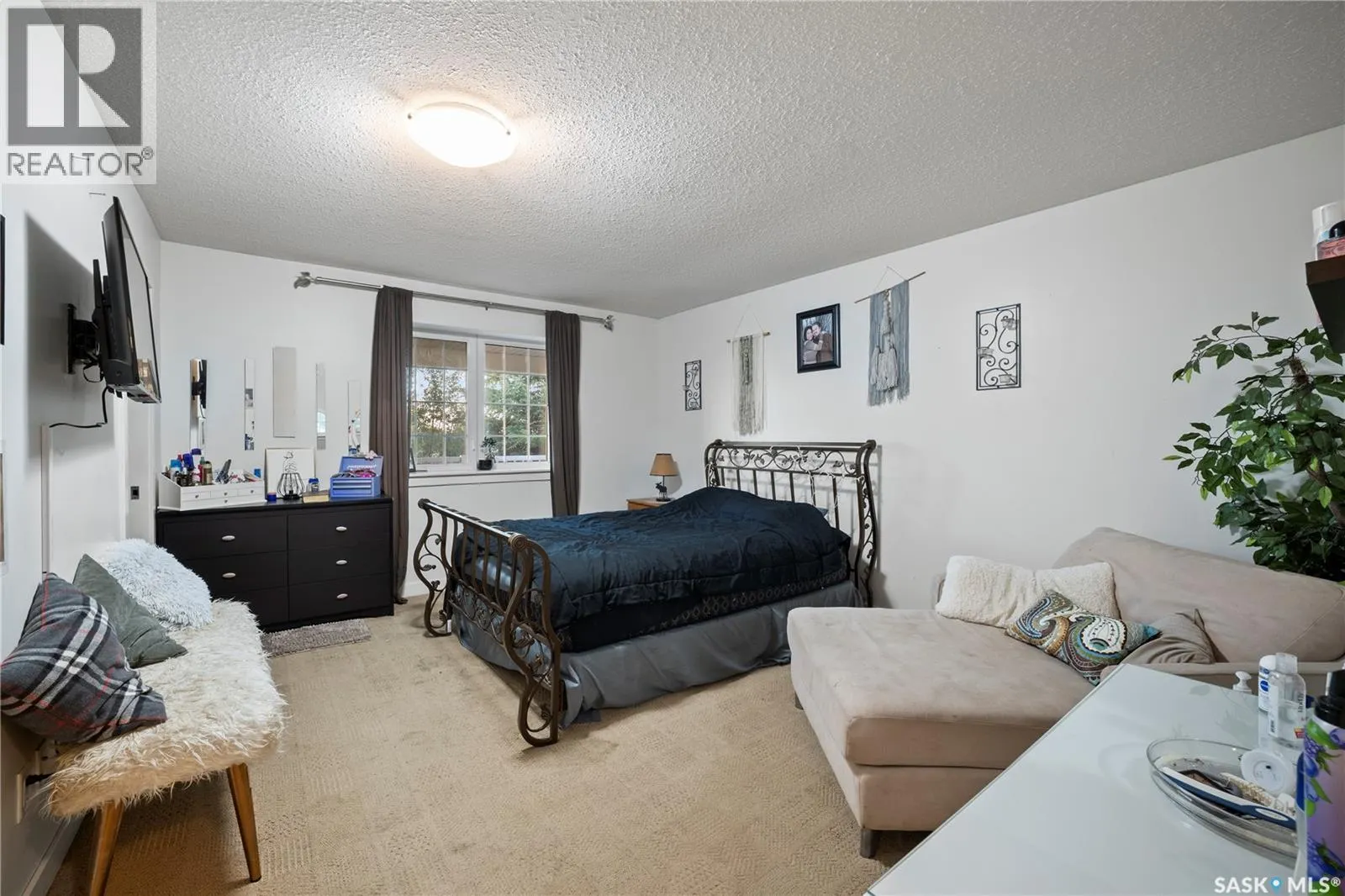 202 Alfred CRESCENT