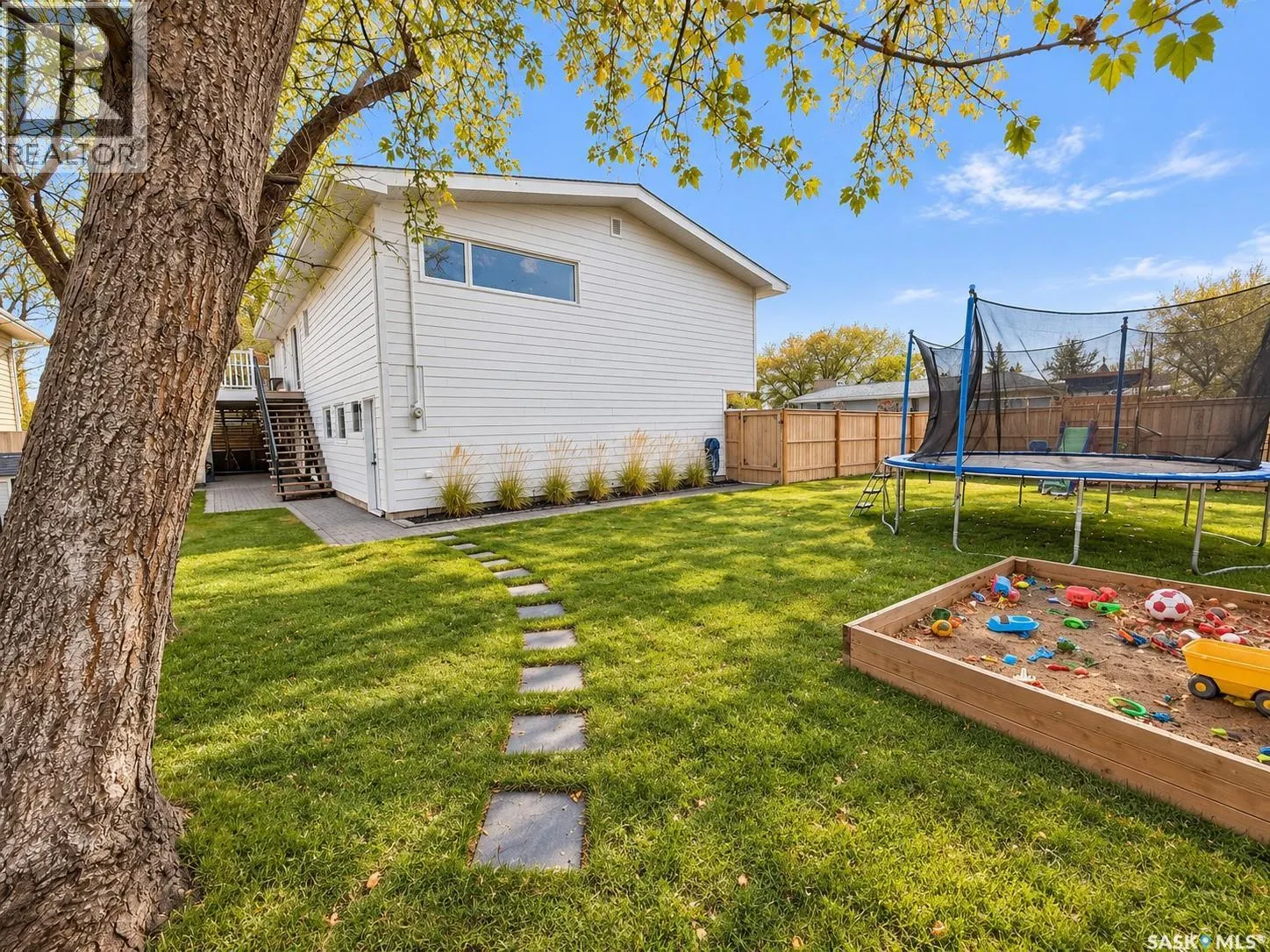 1660 Hillcrest DRIVE