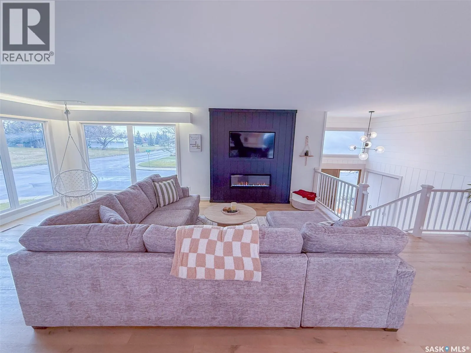 1660 Hillcrest DRIVE