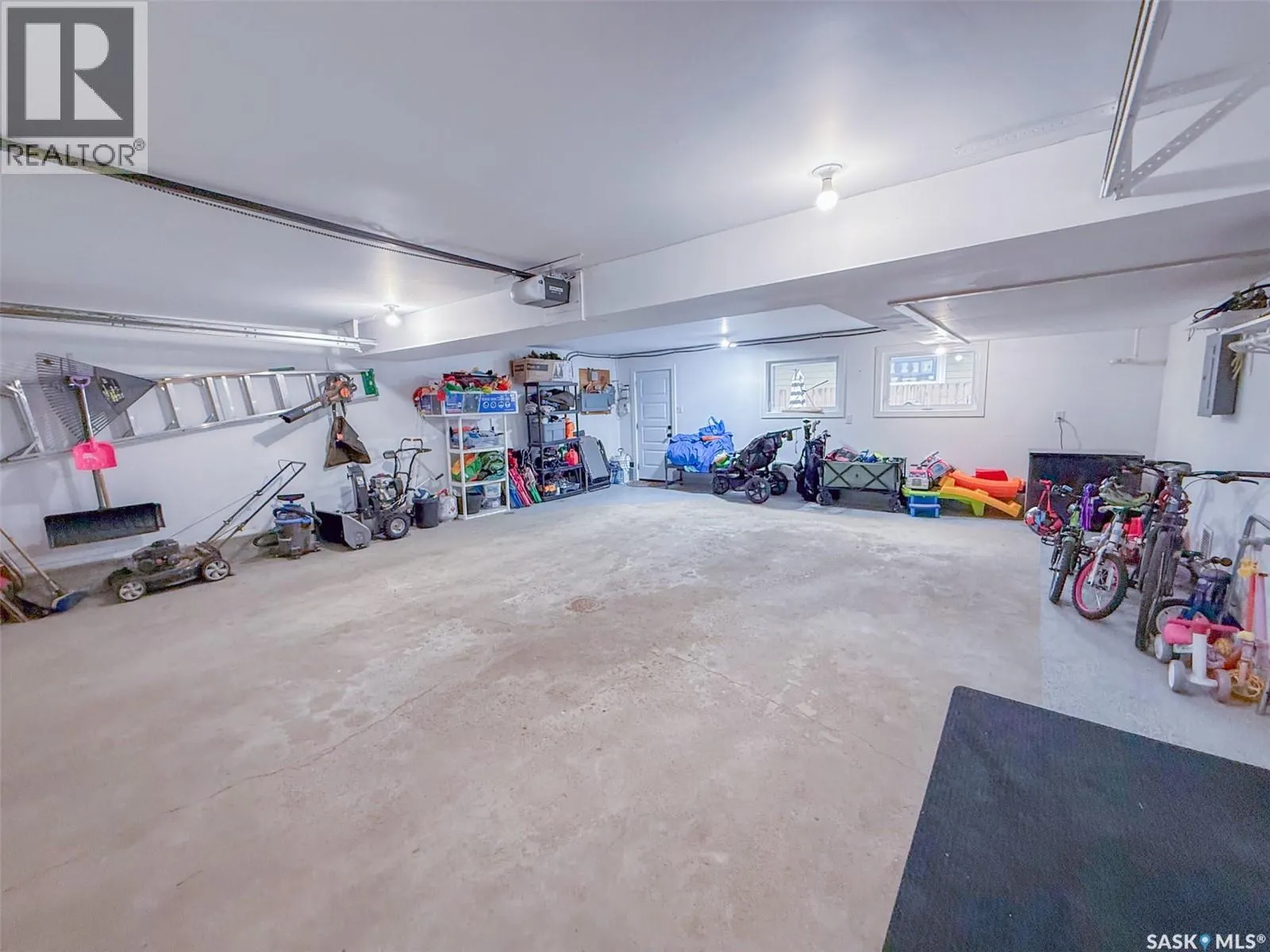 1660 Hillcrest DRIVE