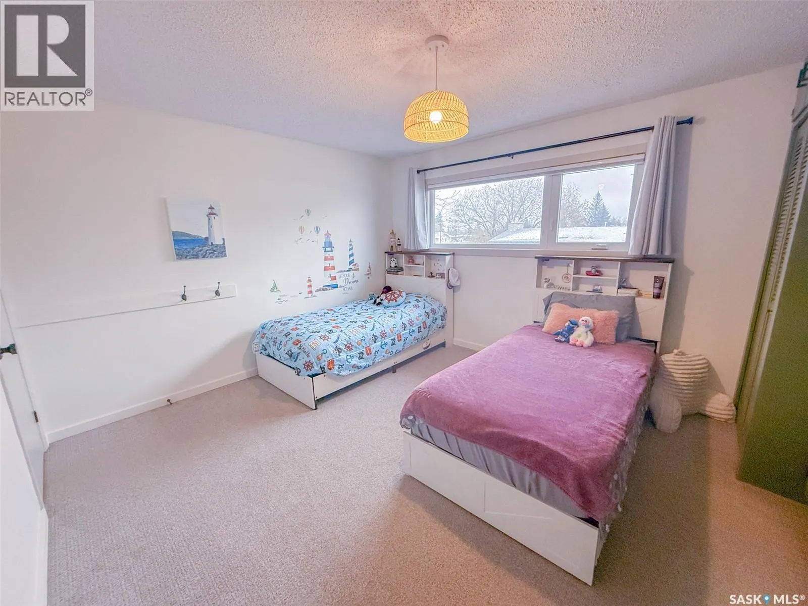 1660 Hillcrest DRIVE