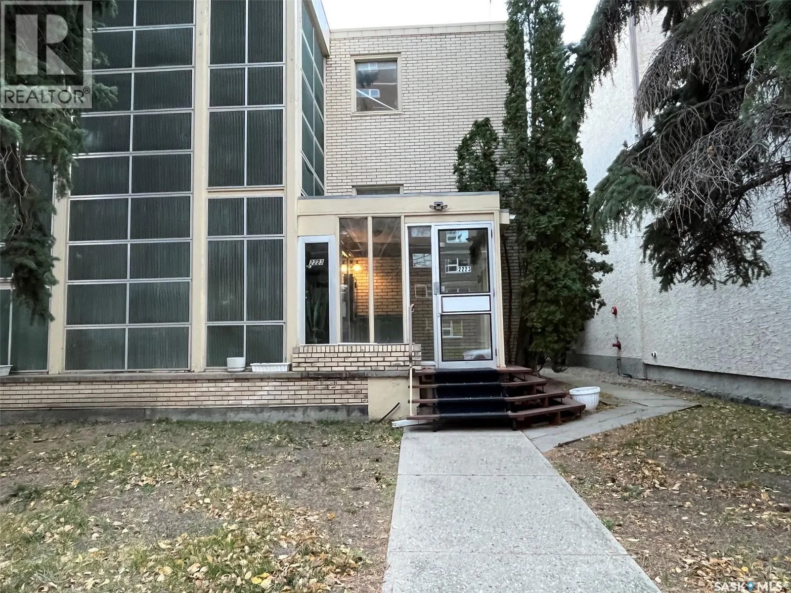2223 McIntyre STREET