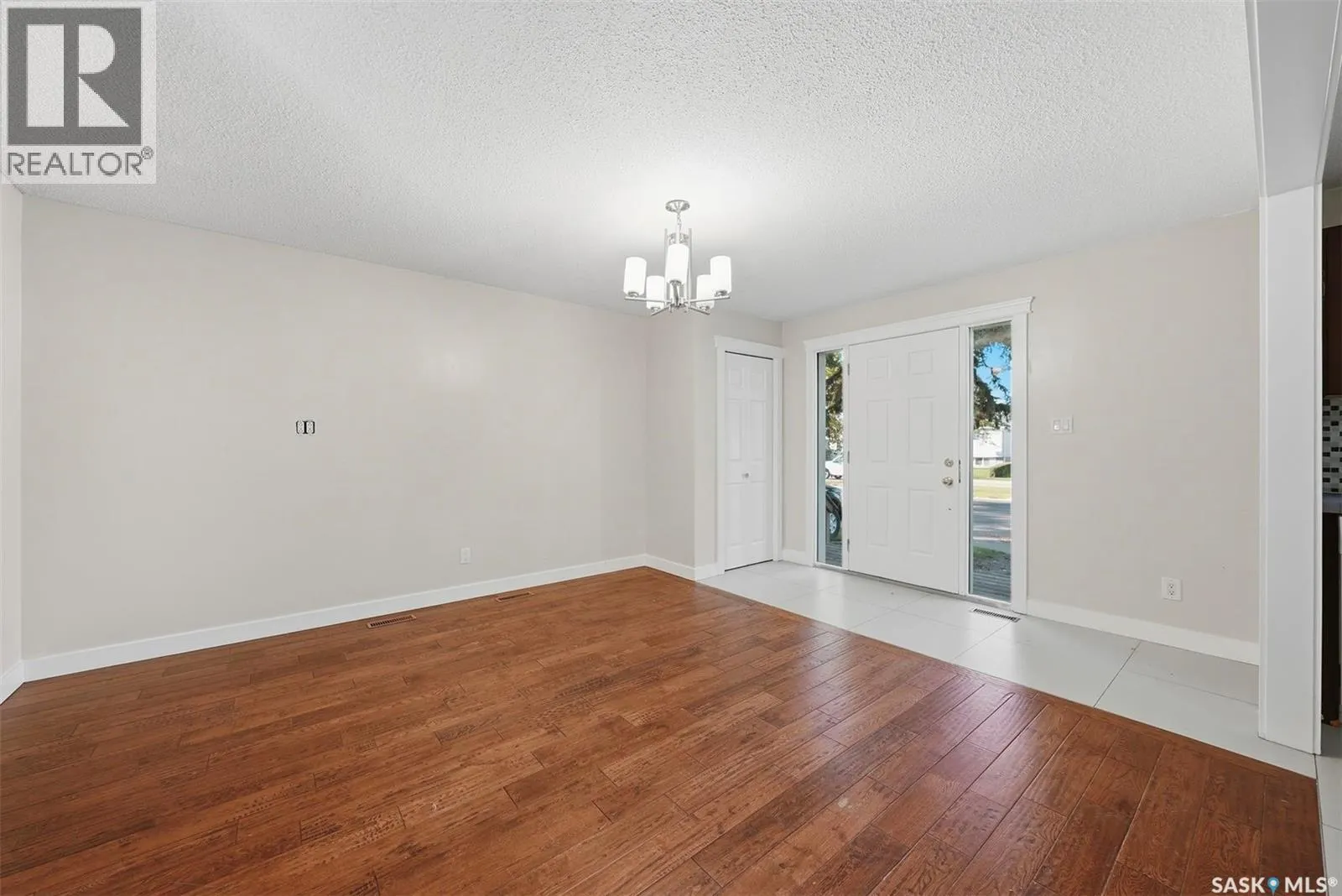 3817 Diefenbaker DRIVE