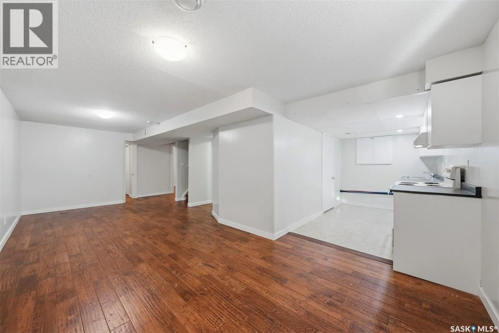 3817 Diefenbaker DRIVE