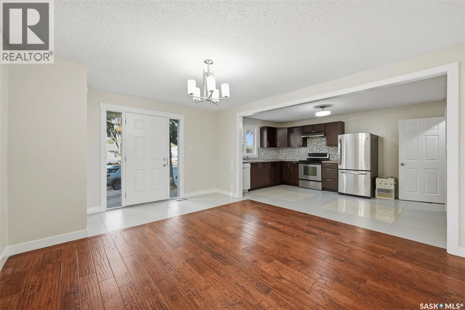 3817 Diefenbaker DRIVE