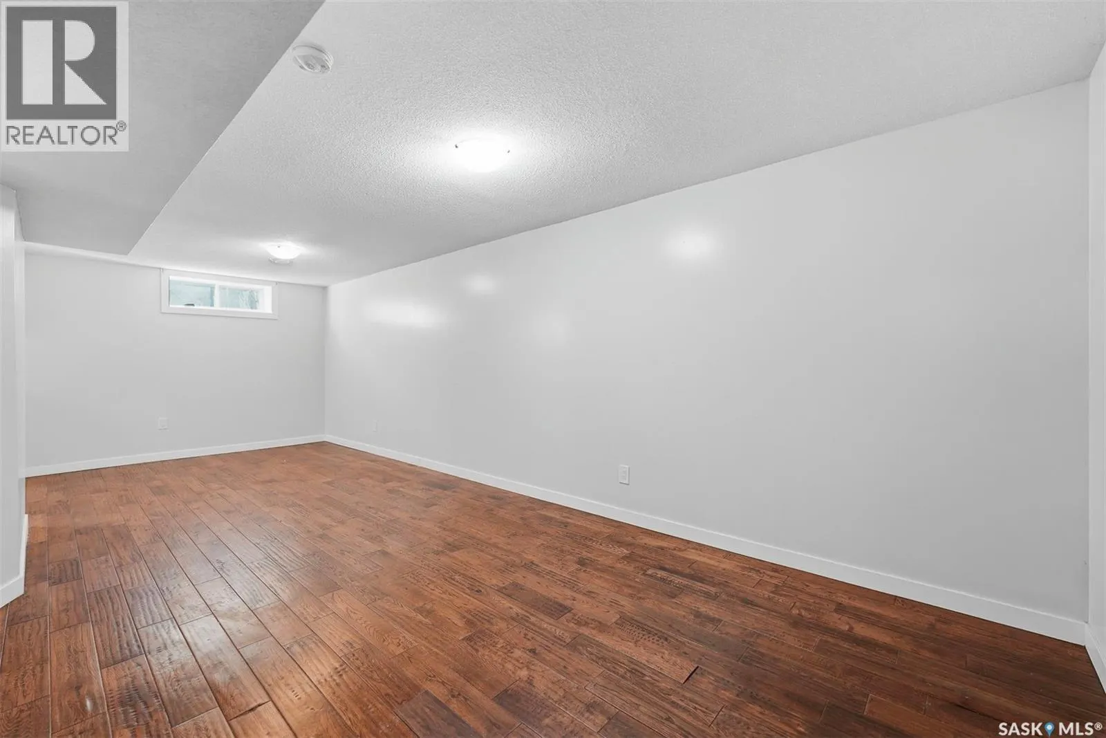 3817 Diefenbaker DRIVE
