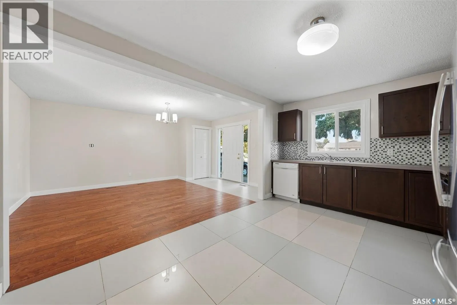 3817 Diefenbaker DRIVE