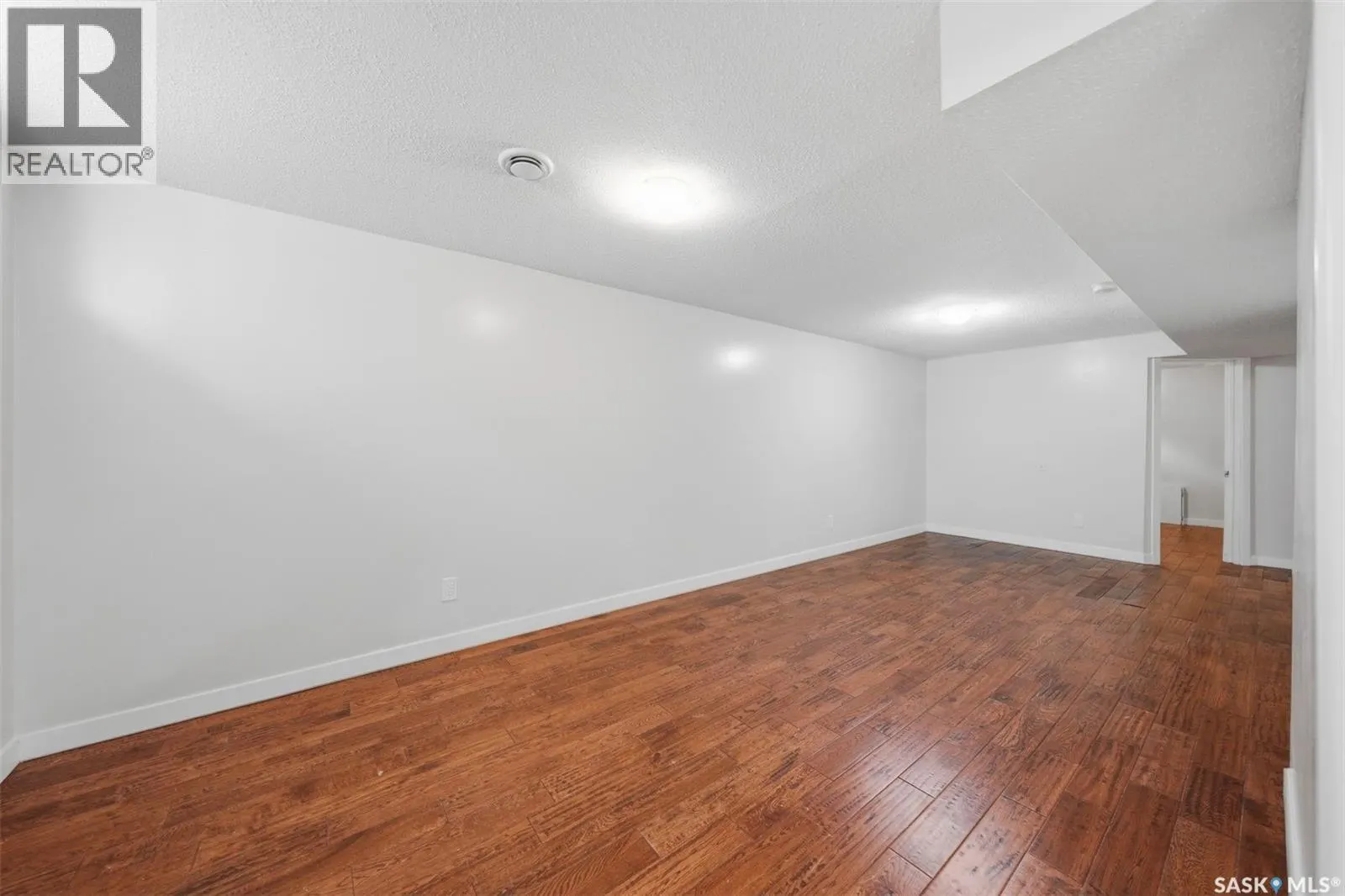 3817 Diefenbaker DRIVE