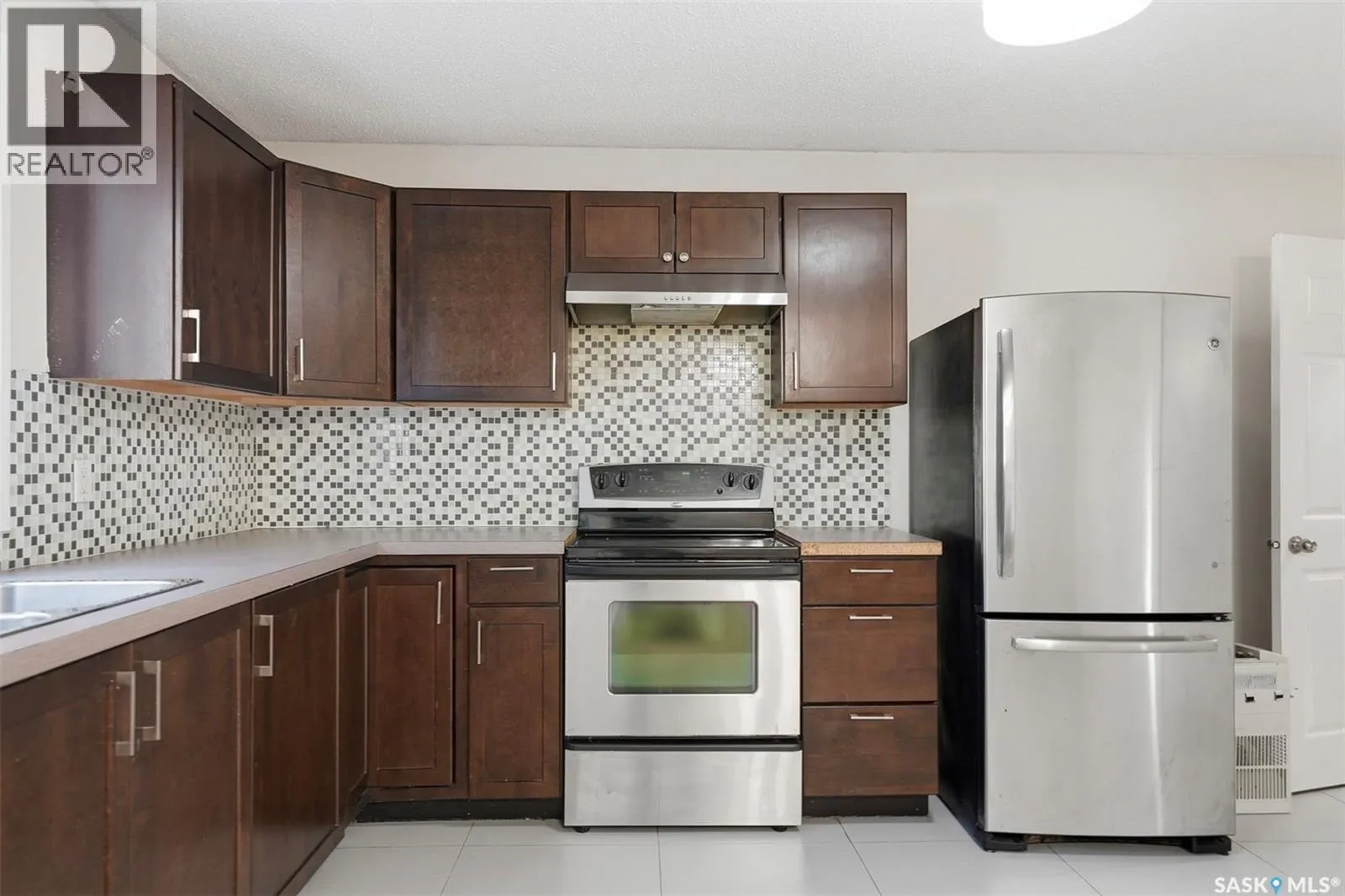 3817 Diefenbaker DRIVE
