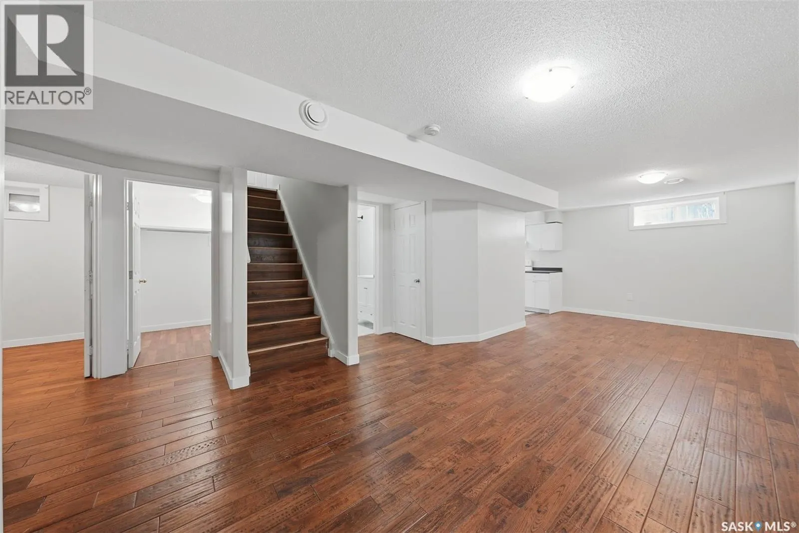 3817 Diefenbaker DRIVE