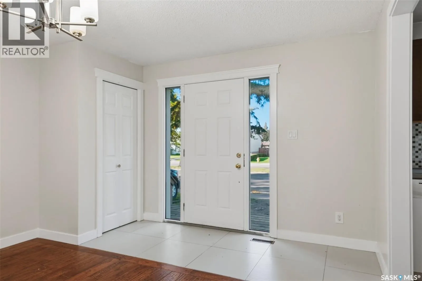 3817 Diefenbaker DRIVE