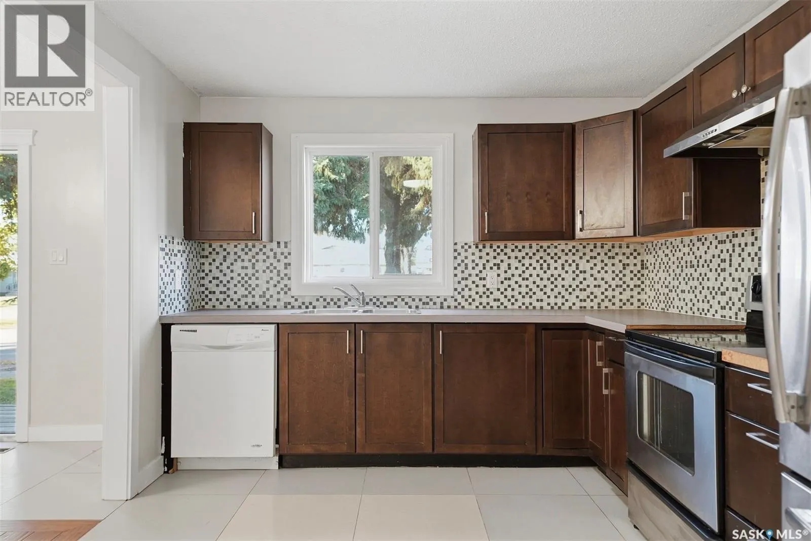 3817 Diefenbaker DRIVE