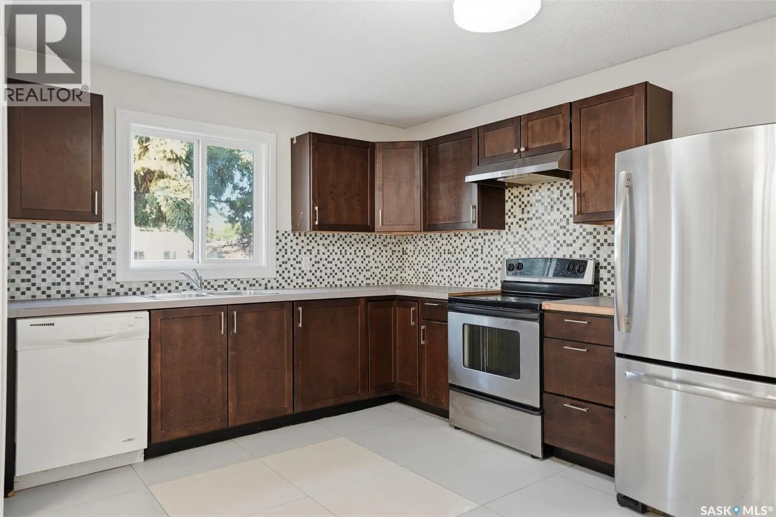 3817 Diefenbaker DRIVE