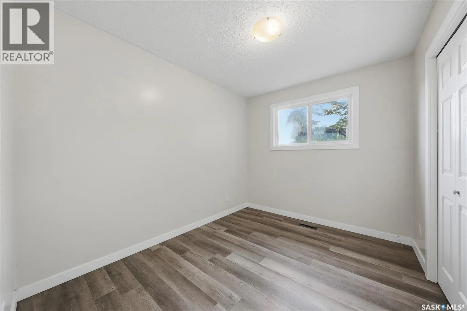 3817 Diefenbaker DRIVE