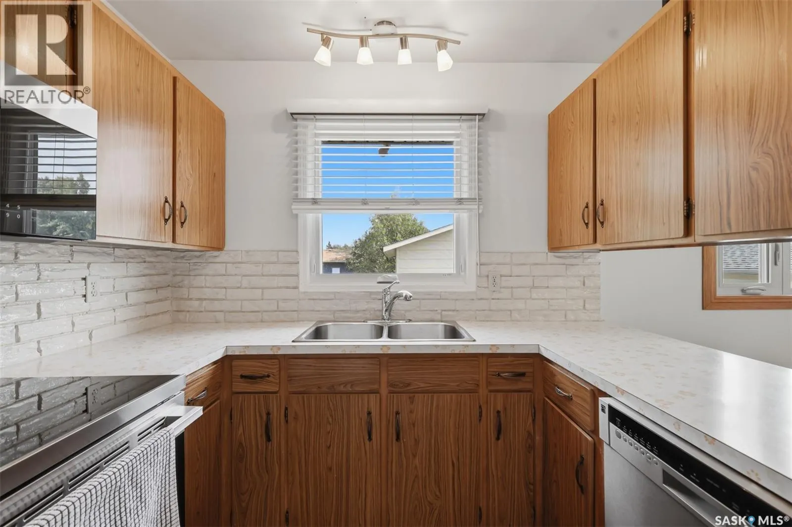 418 Laval CRESCENT