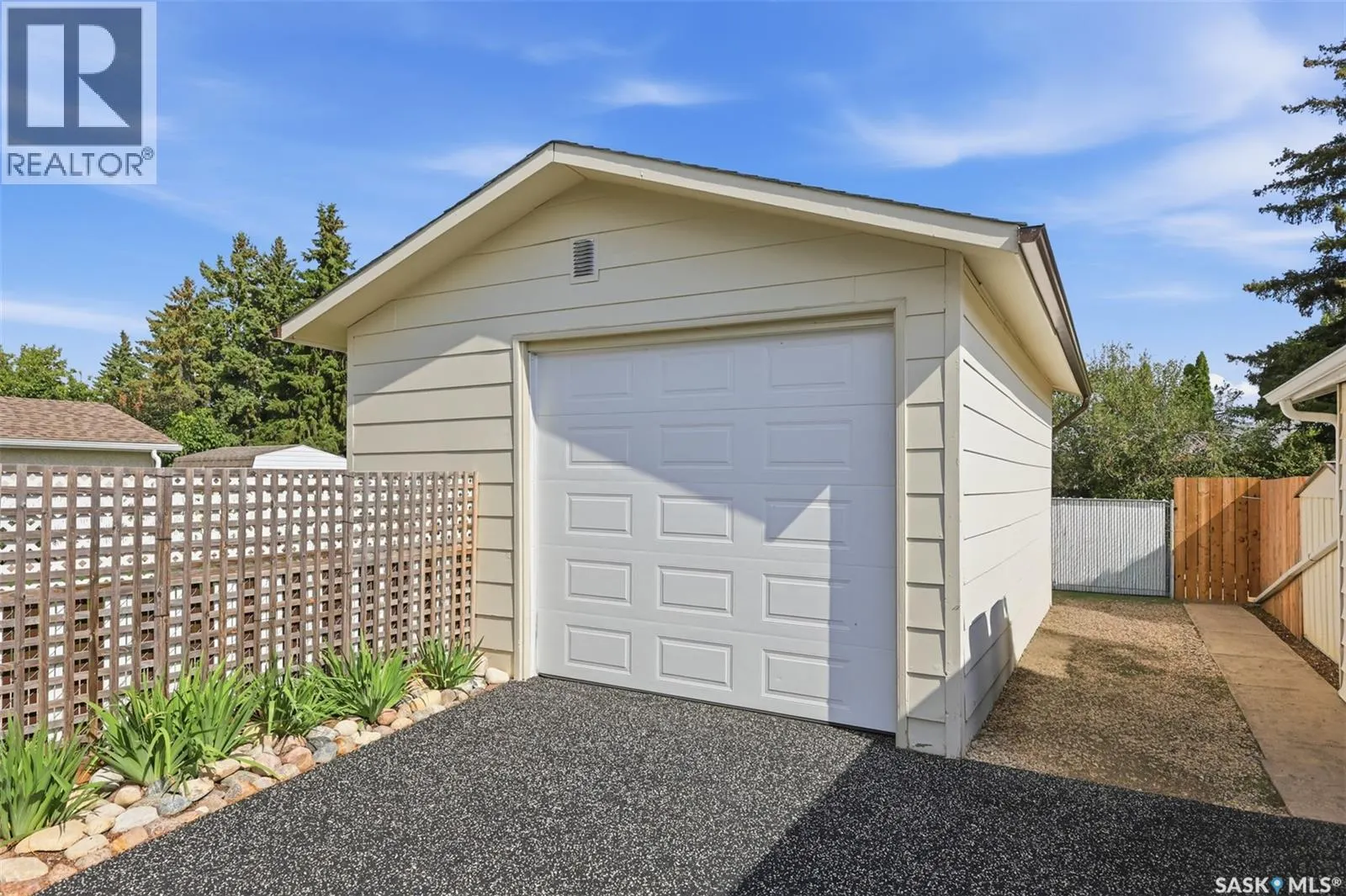 418 Laval CRESCENT